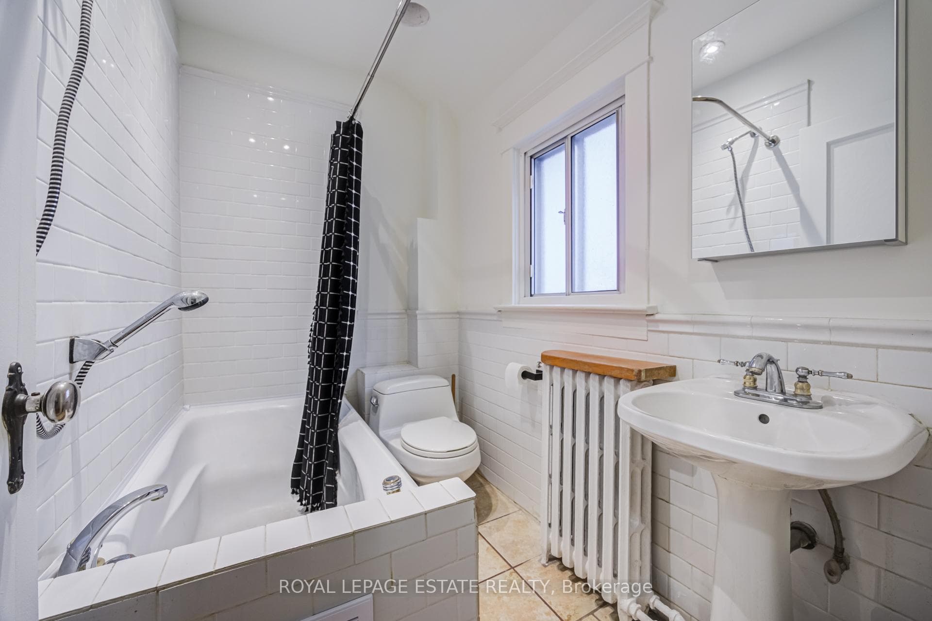 38 Queensbury Avenue photo 17