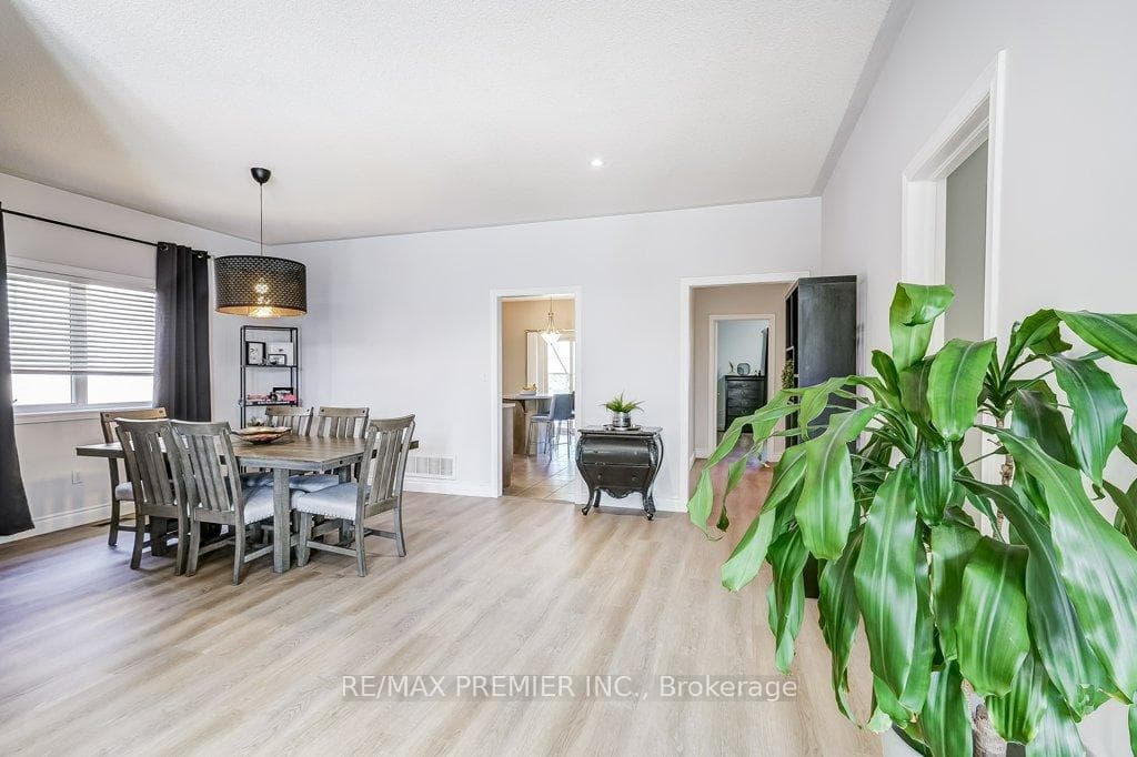 122 Monterey Road photo 16