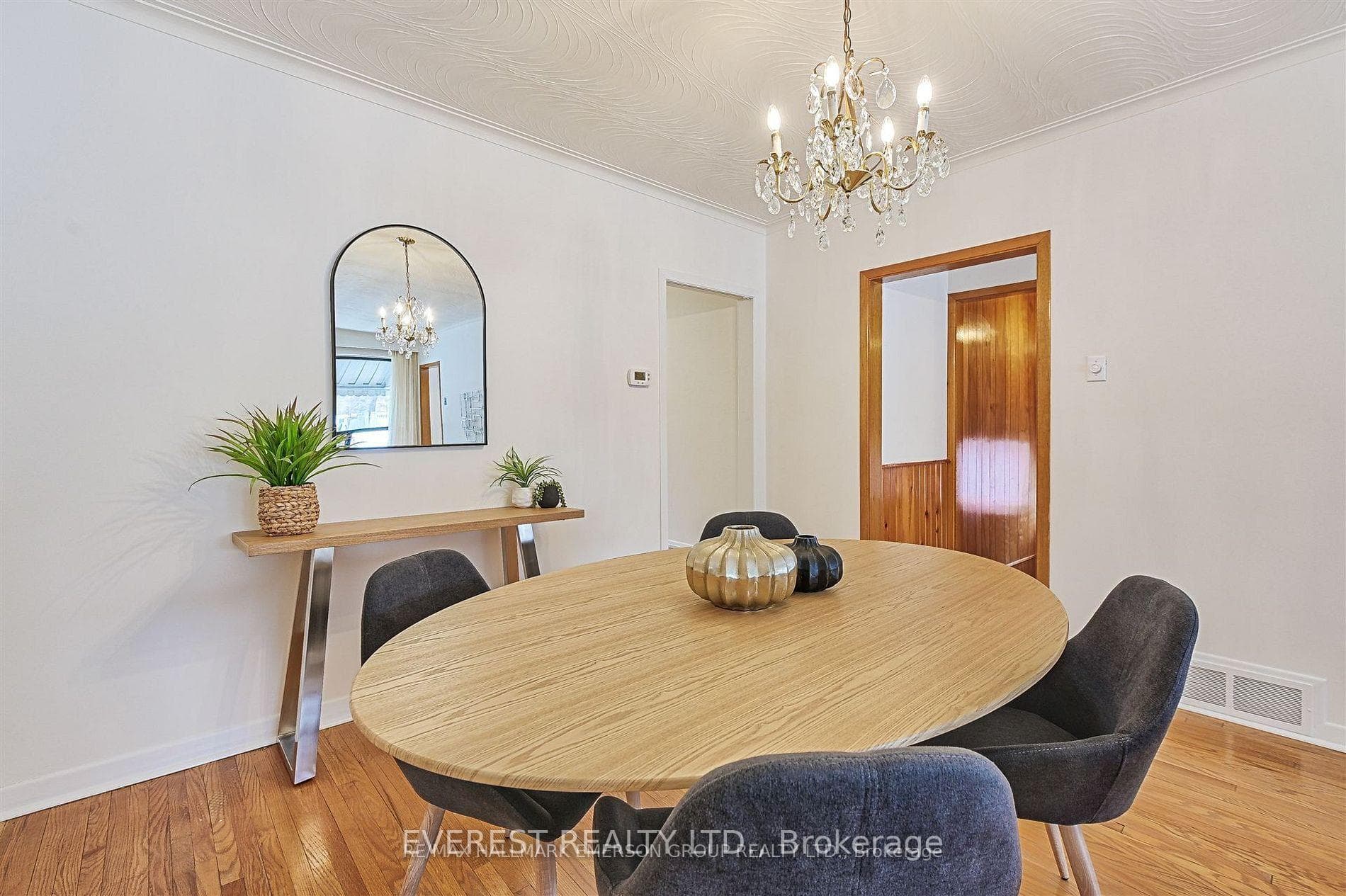 99 Rochman Boulevard photo 17