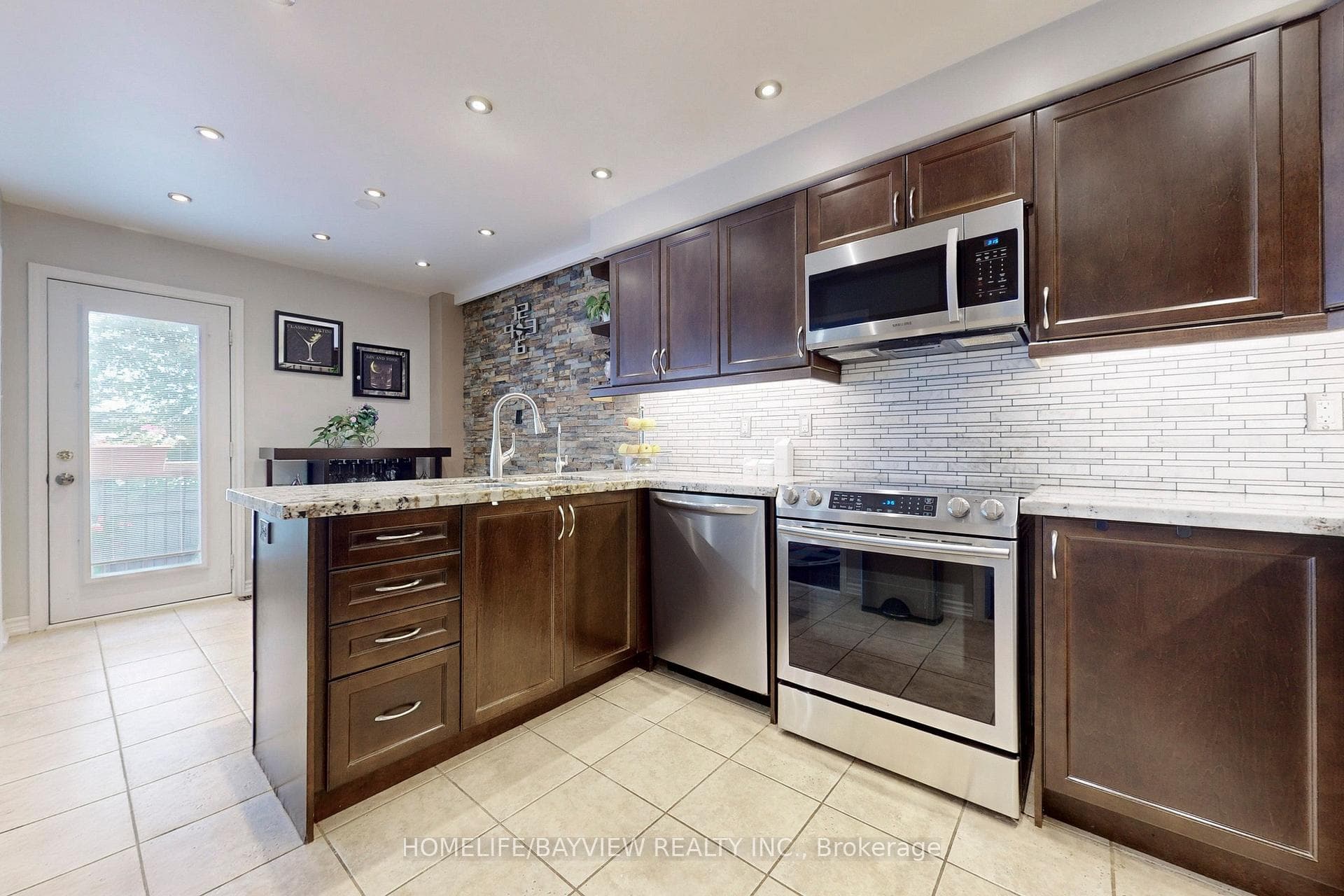 9 Westcliffe Crescent photo 12