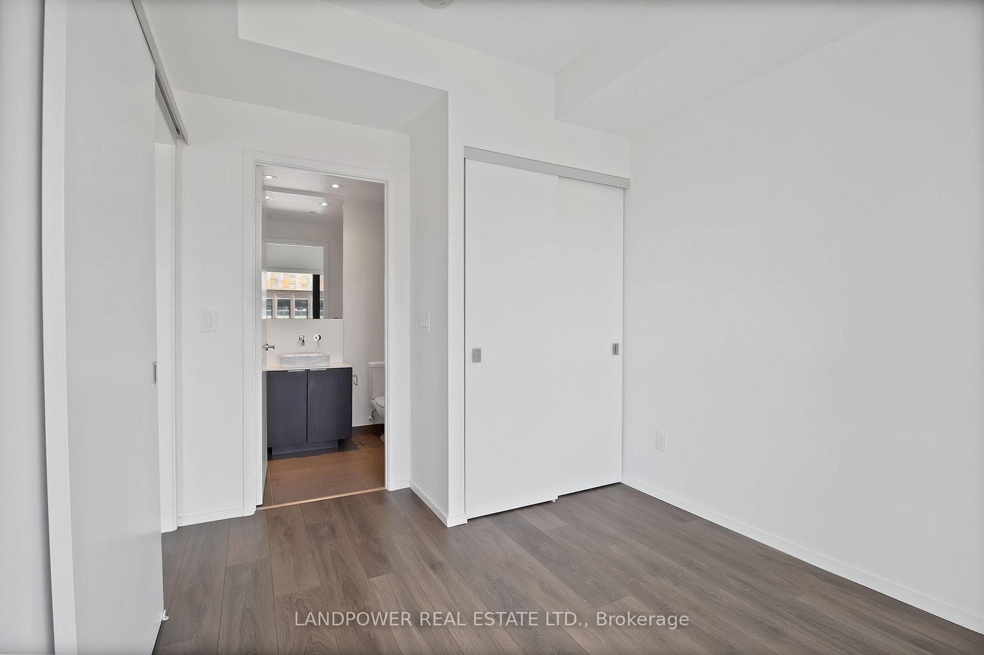 159 Dundas Street Unit 1107 photo 8