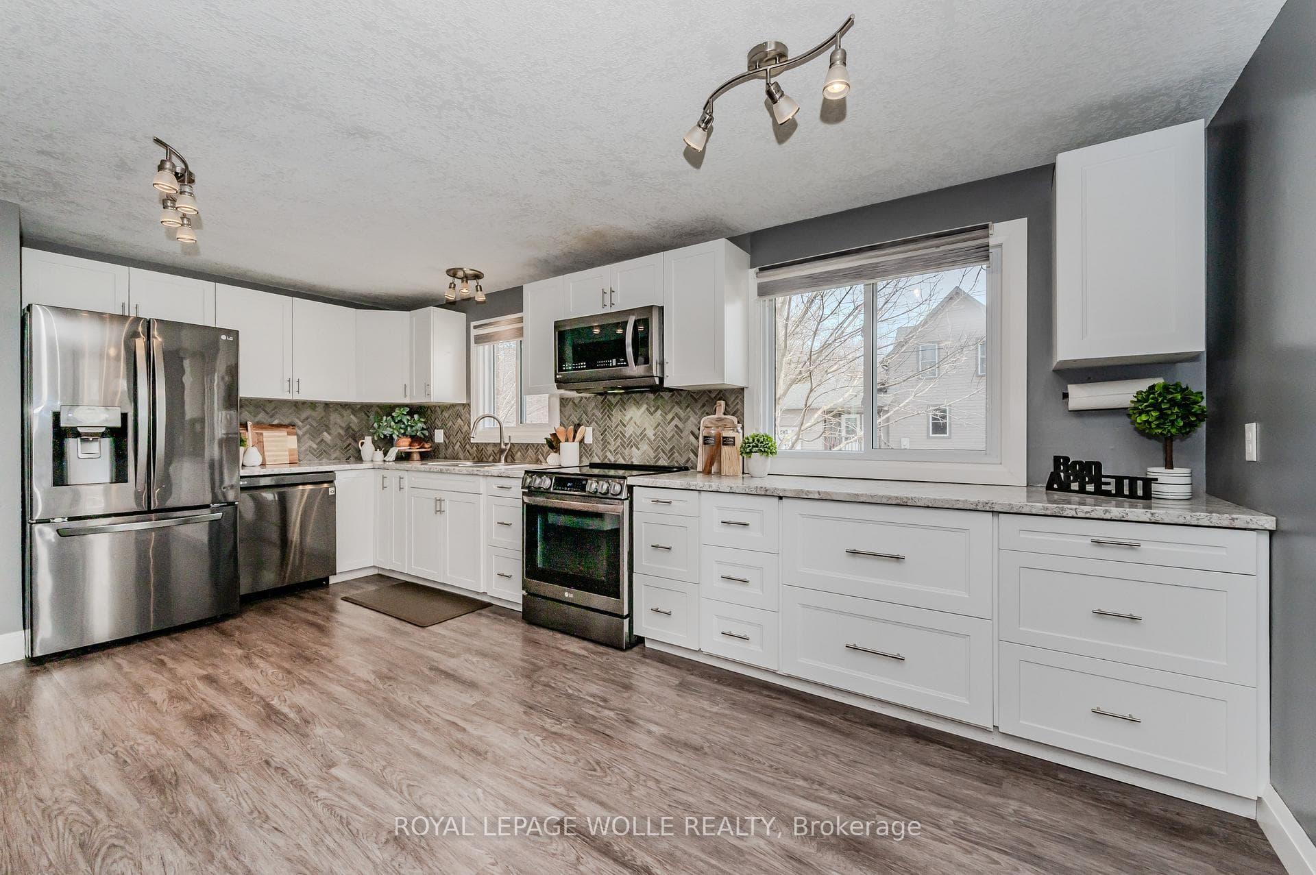 Kitchen - Main Floor