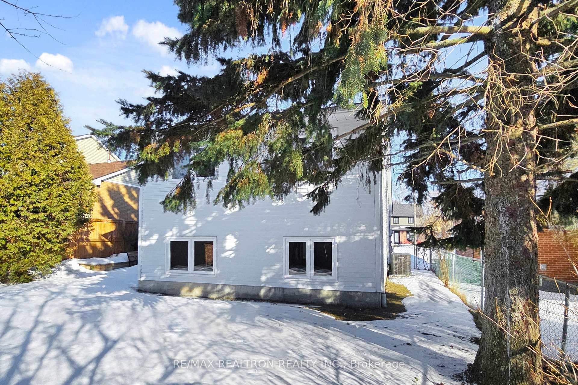 32 Panter Crescent photo 46