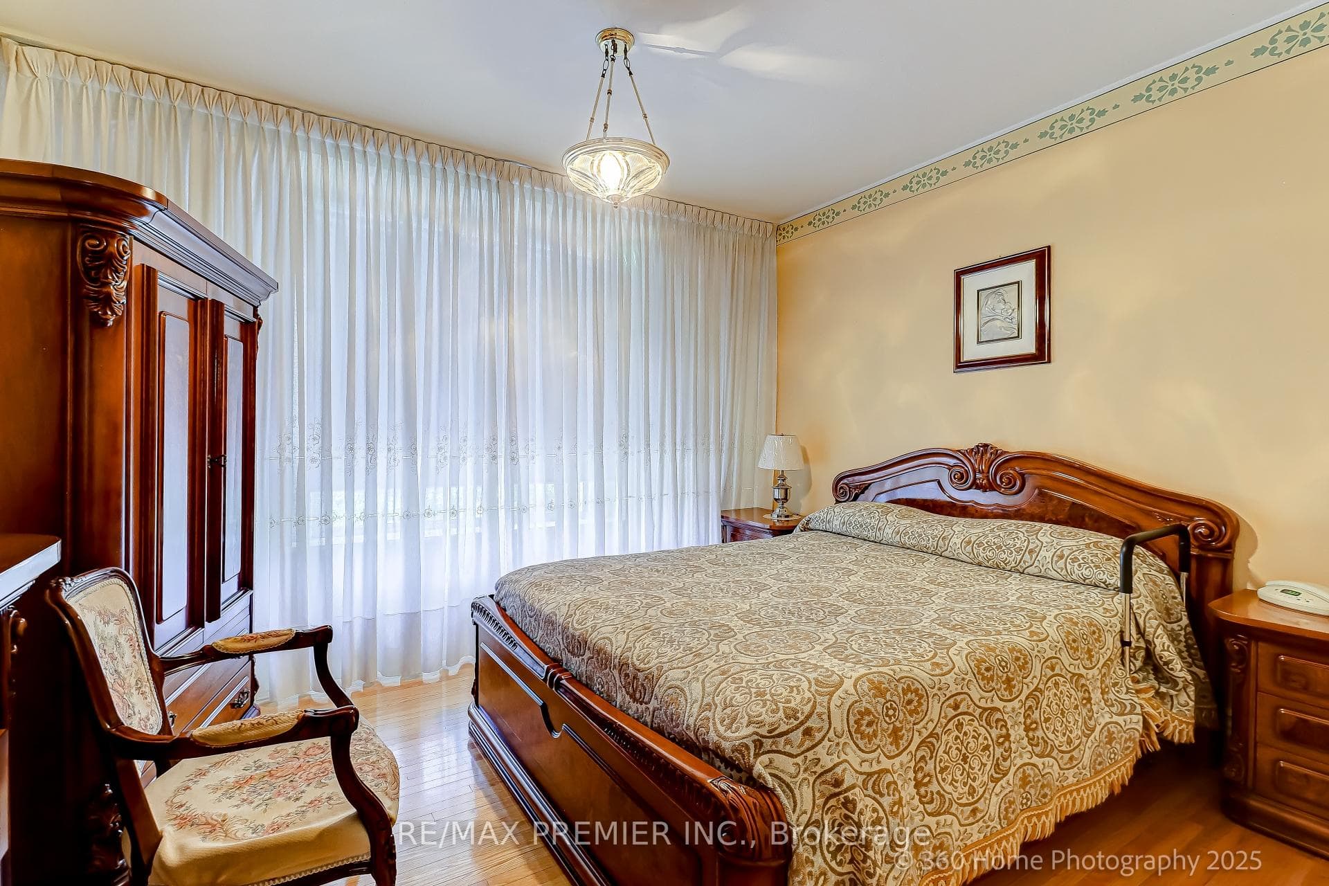 112 Caledonia Road photo 8