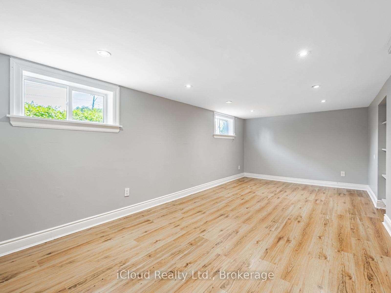 58 Janet Boulevard photo 25