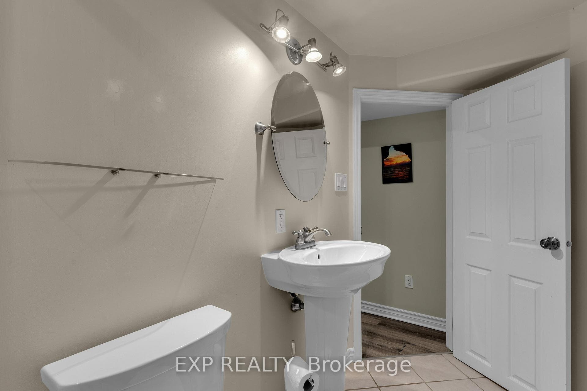 872 Muirfield Crescent photo 32