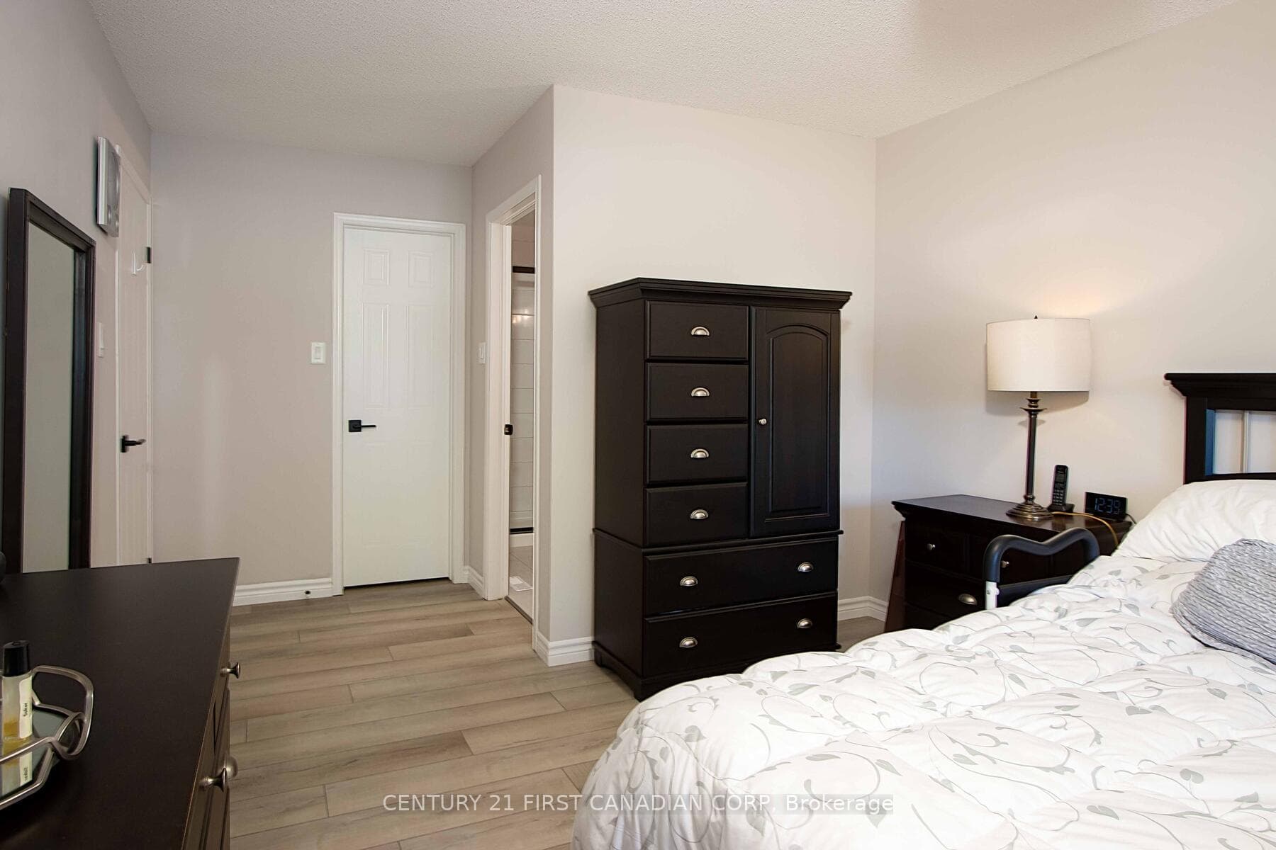 601 Grenfell Drive Unit 1 photo 17
