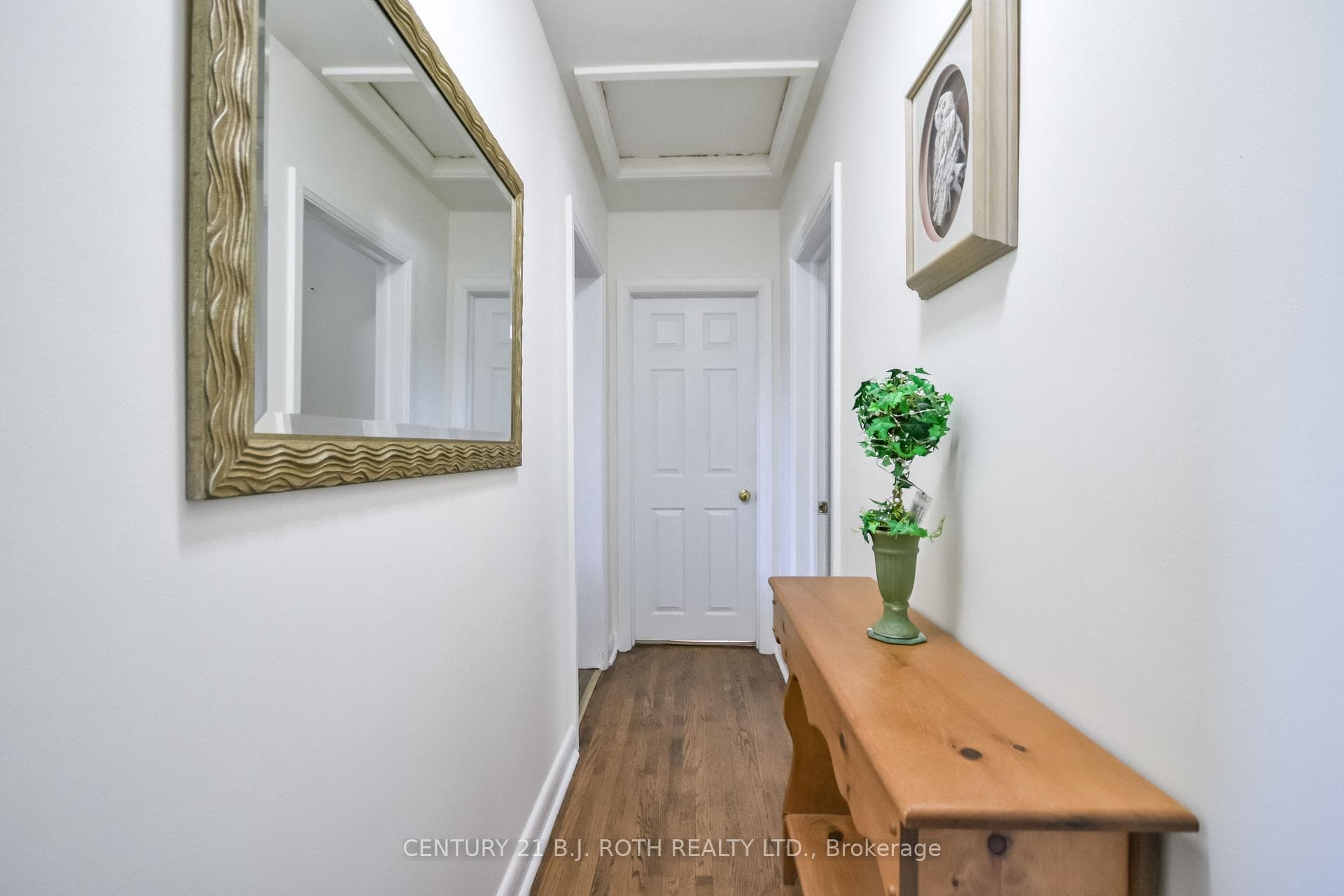 223 Wellington Street photo 23
