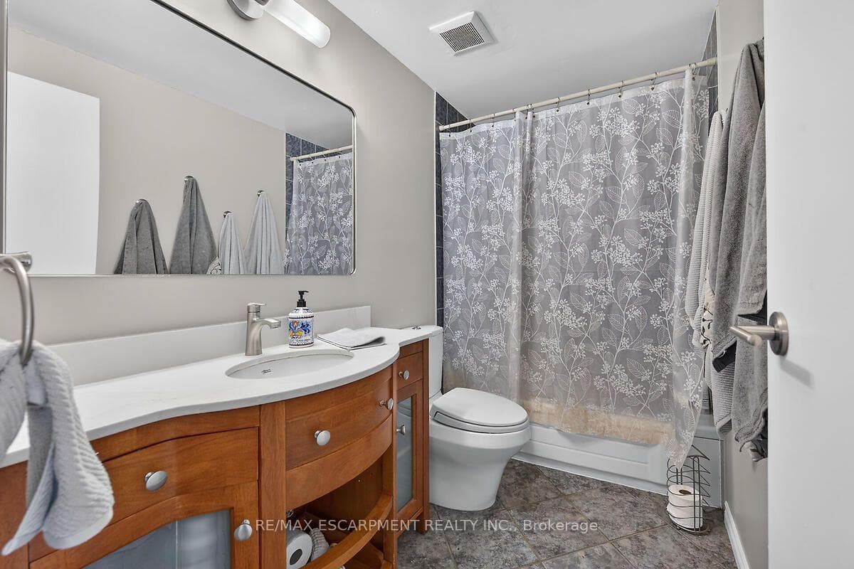 300 REXFORD Drive Unit 24 photo 28
