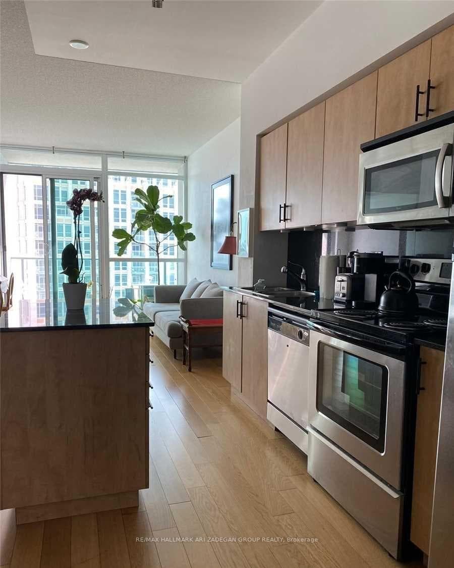 215 Fort York Boulevard Unit 3301 photo 6
