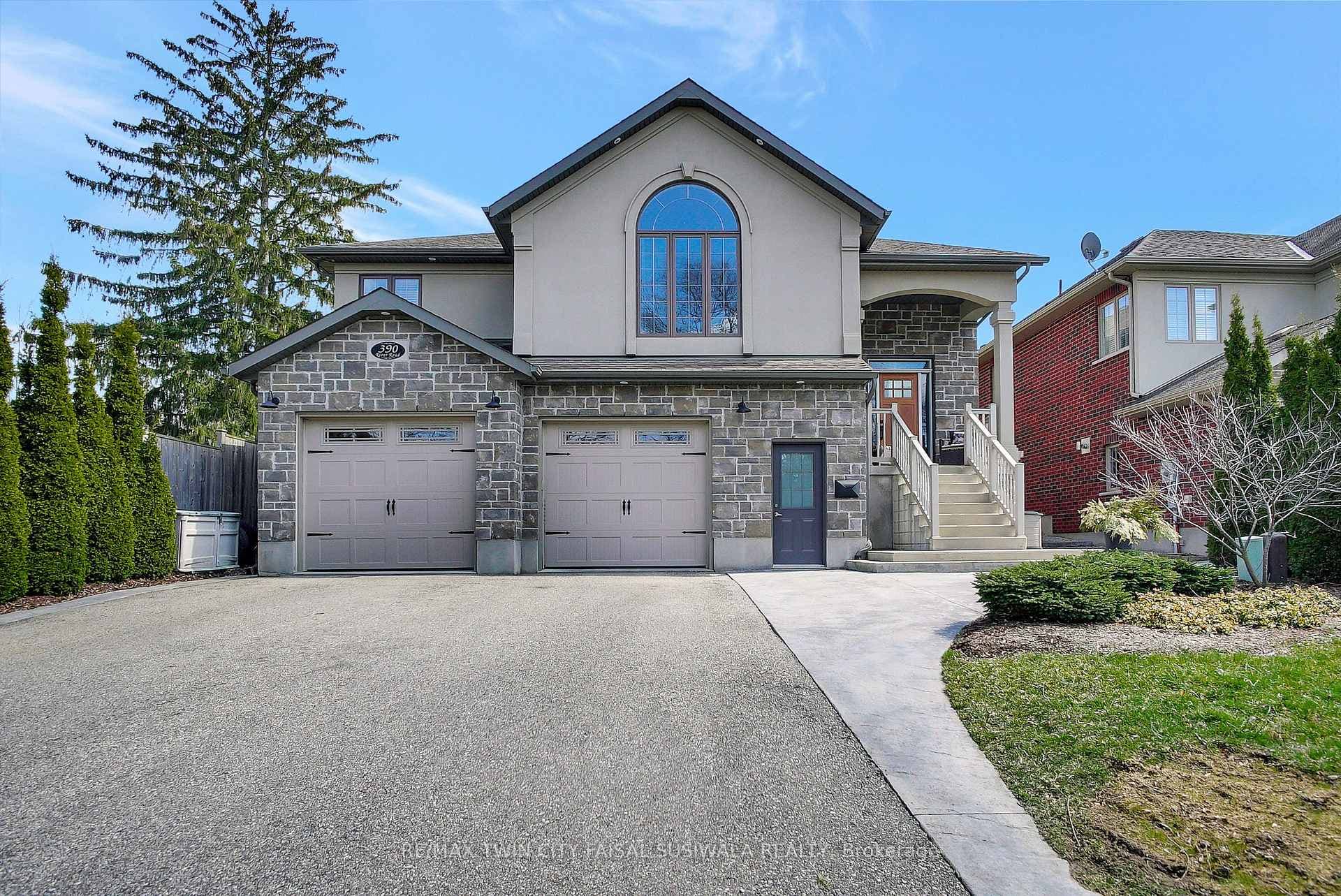 390 River Road photo 2
