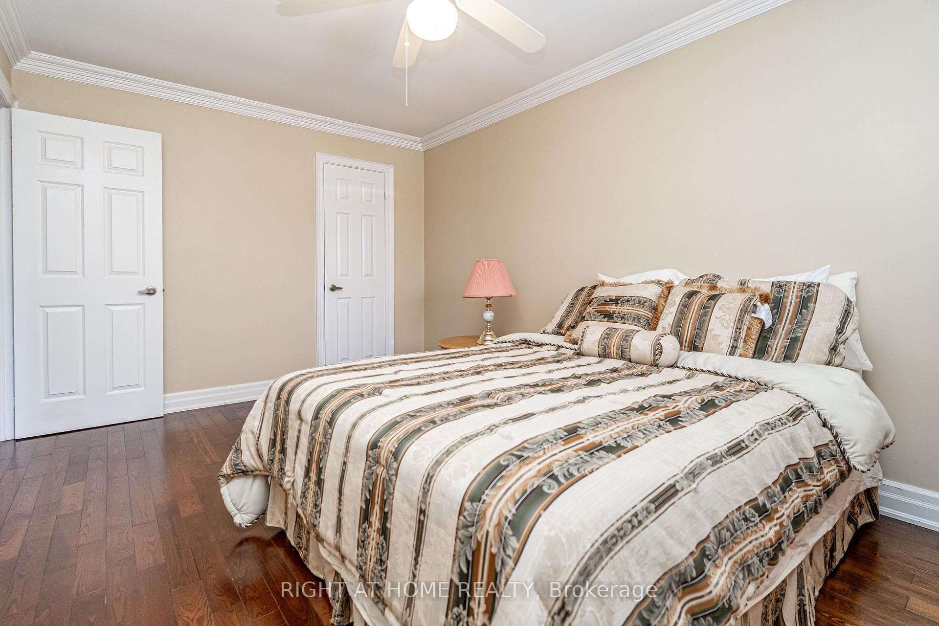 2136 Wincanton Crescent photo 25
