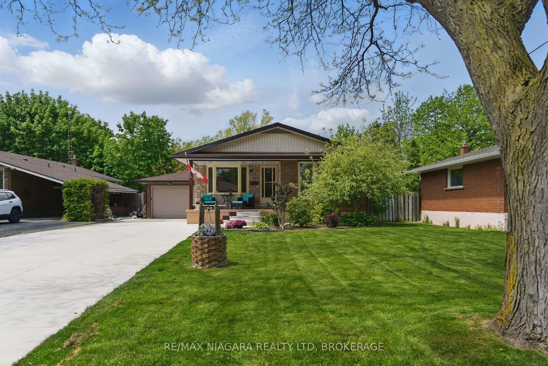 84 REGENT Drive photo 3