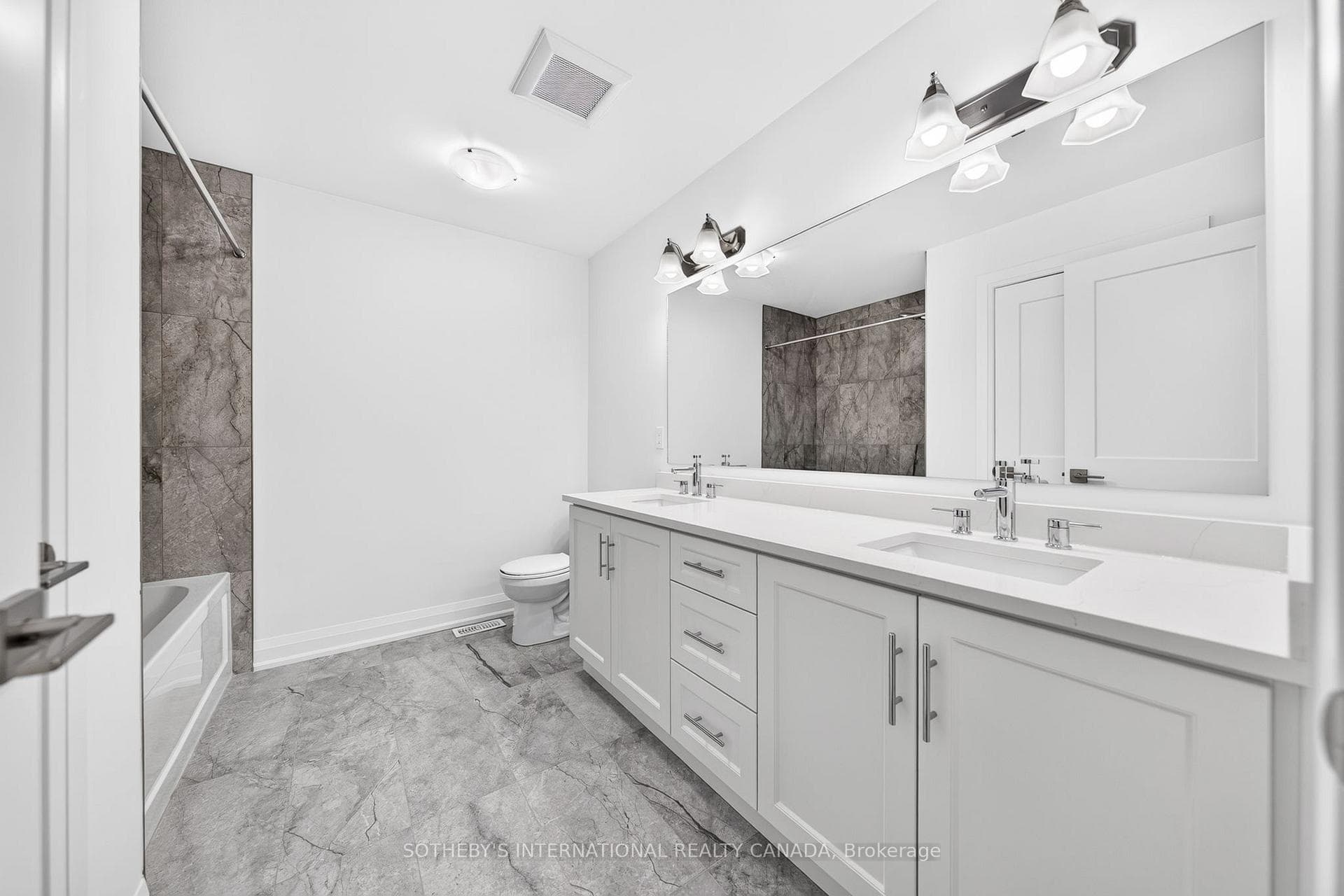 2nd Floor Main Bathroom