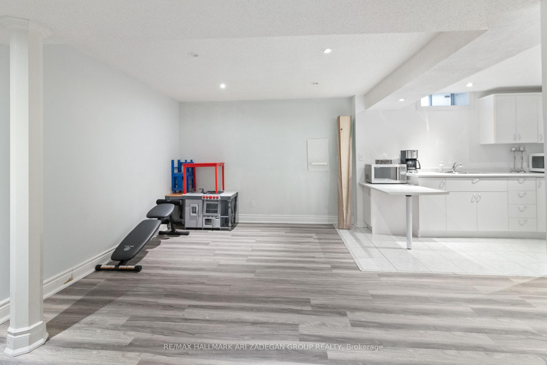 16 Roseborough Crescent photo 22
