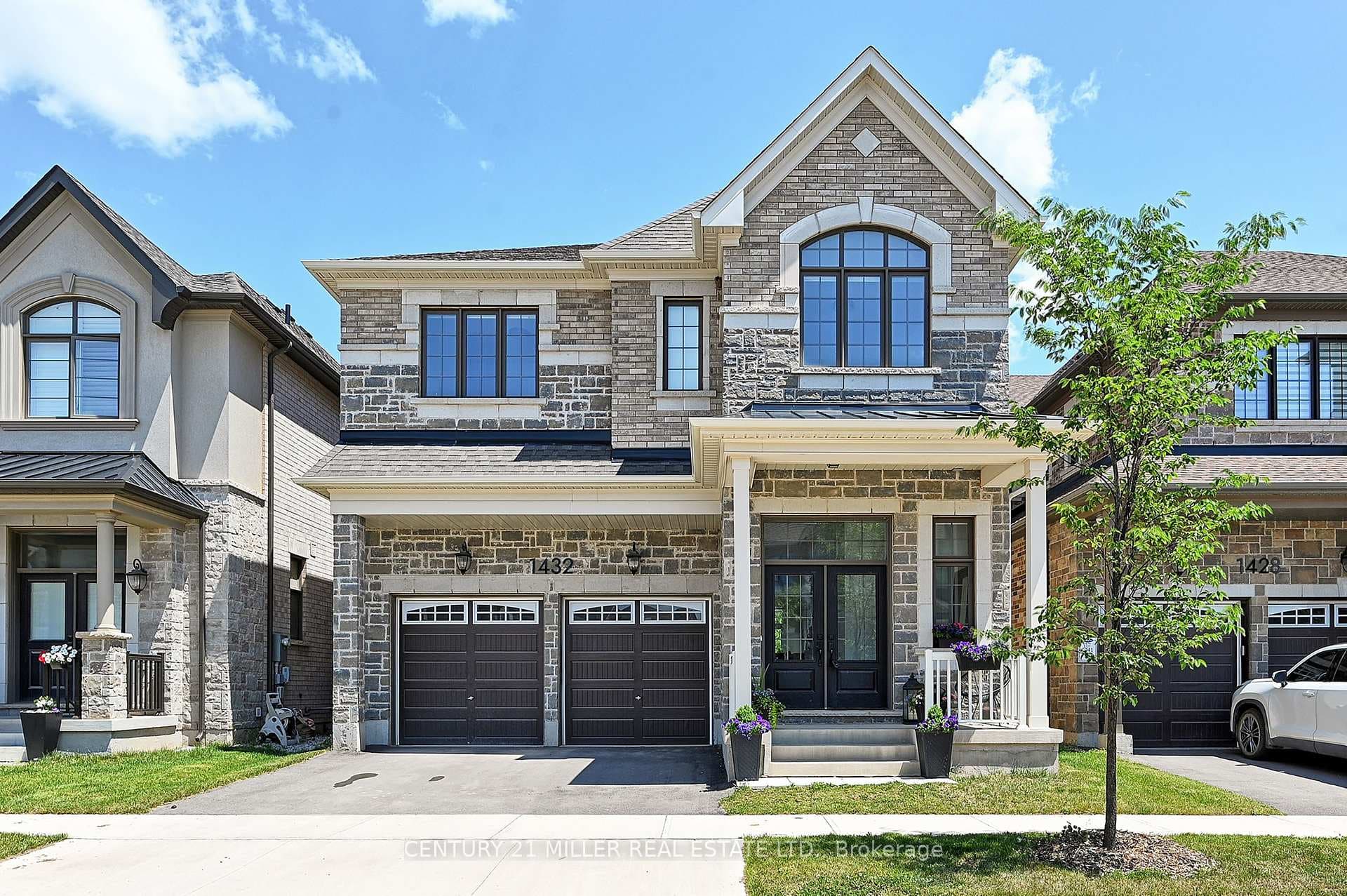1432 Ford Strathy Crescent photo 1