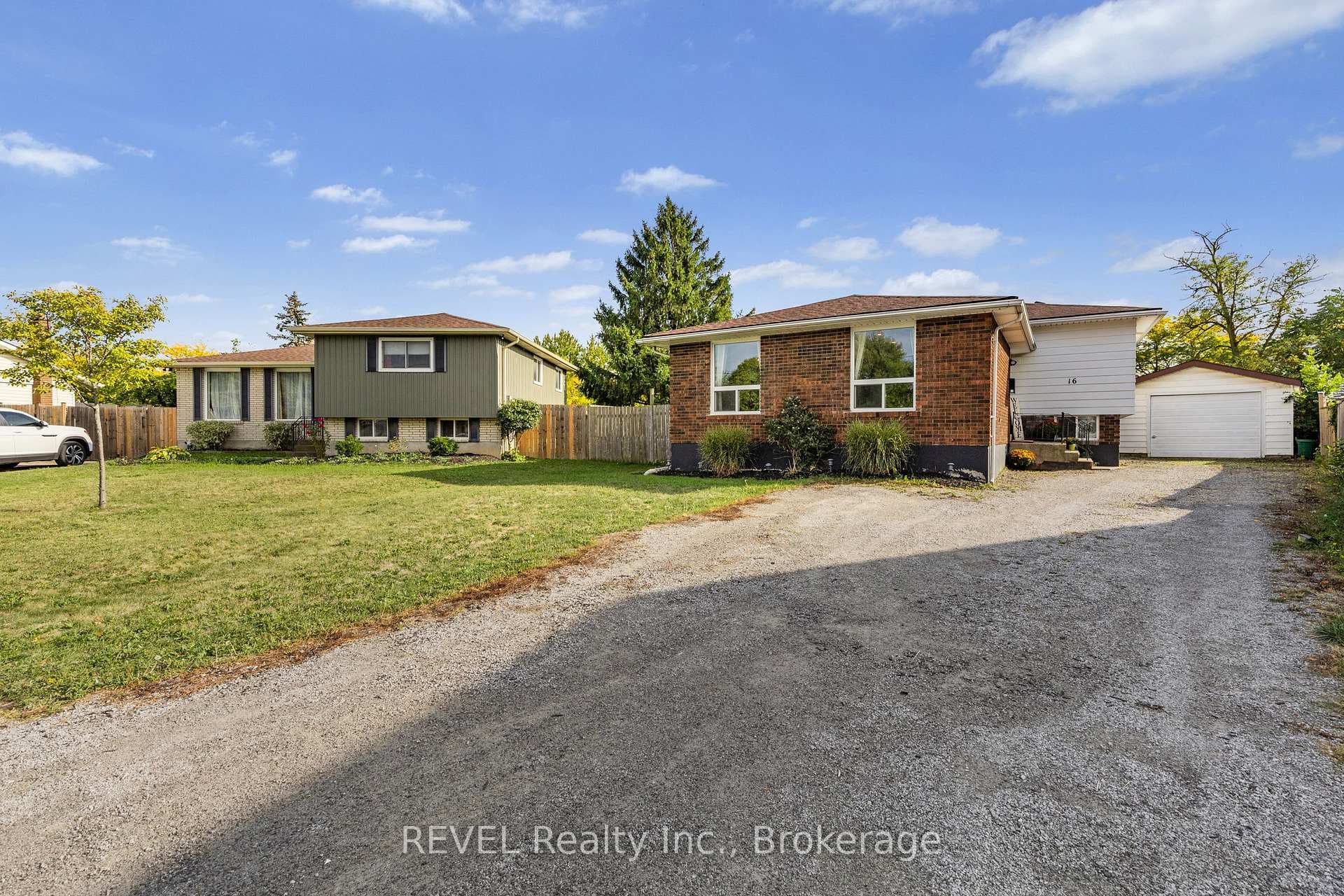 16 Roxborough Court photo 4