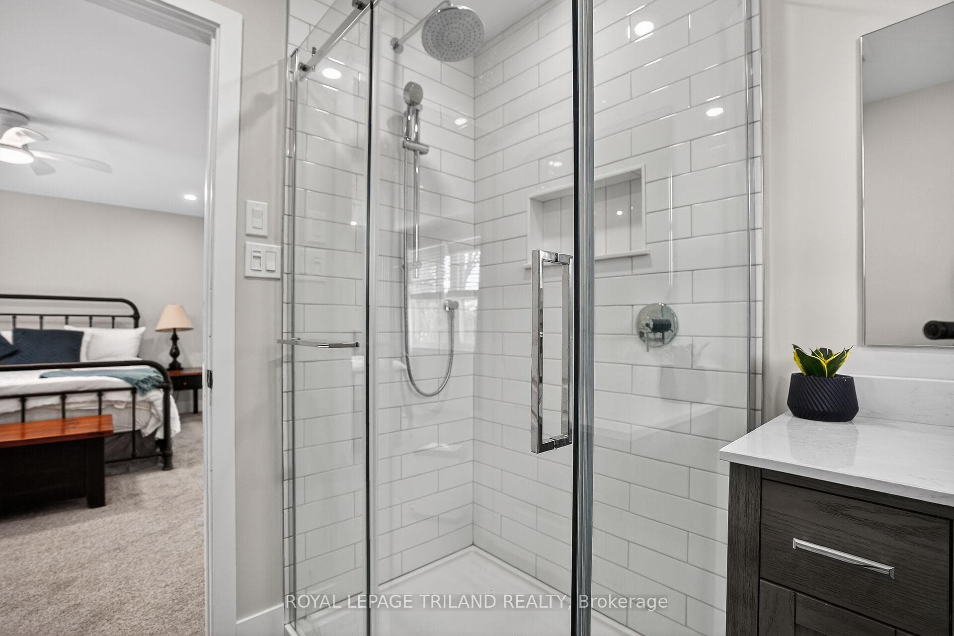 Upper Floor: Primary Ensuite