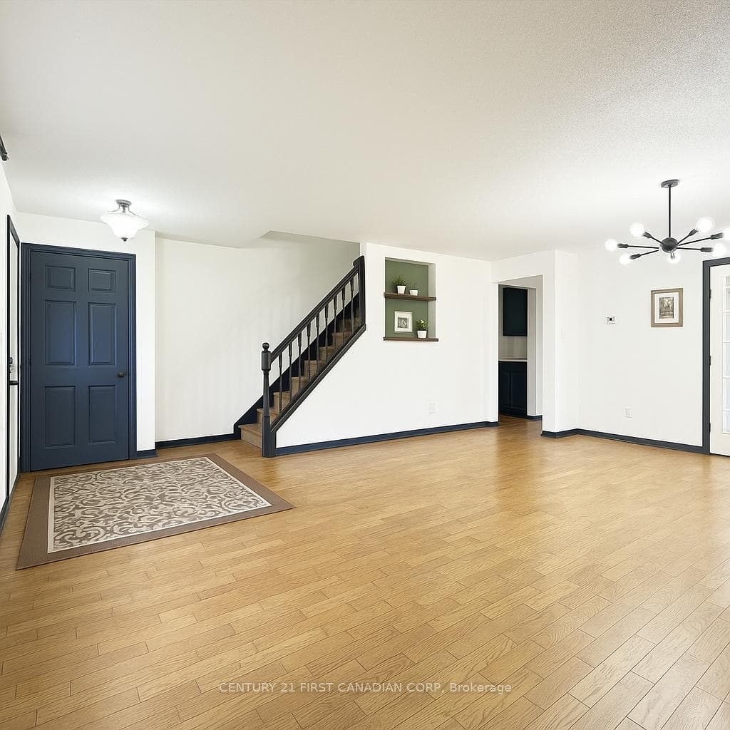 124 ARDSLEY Crescent photo 1