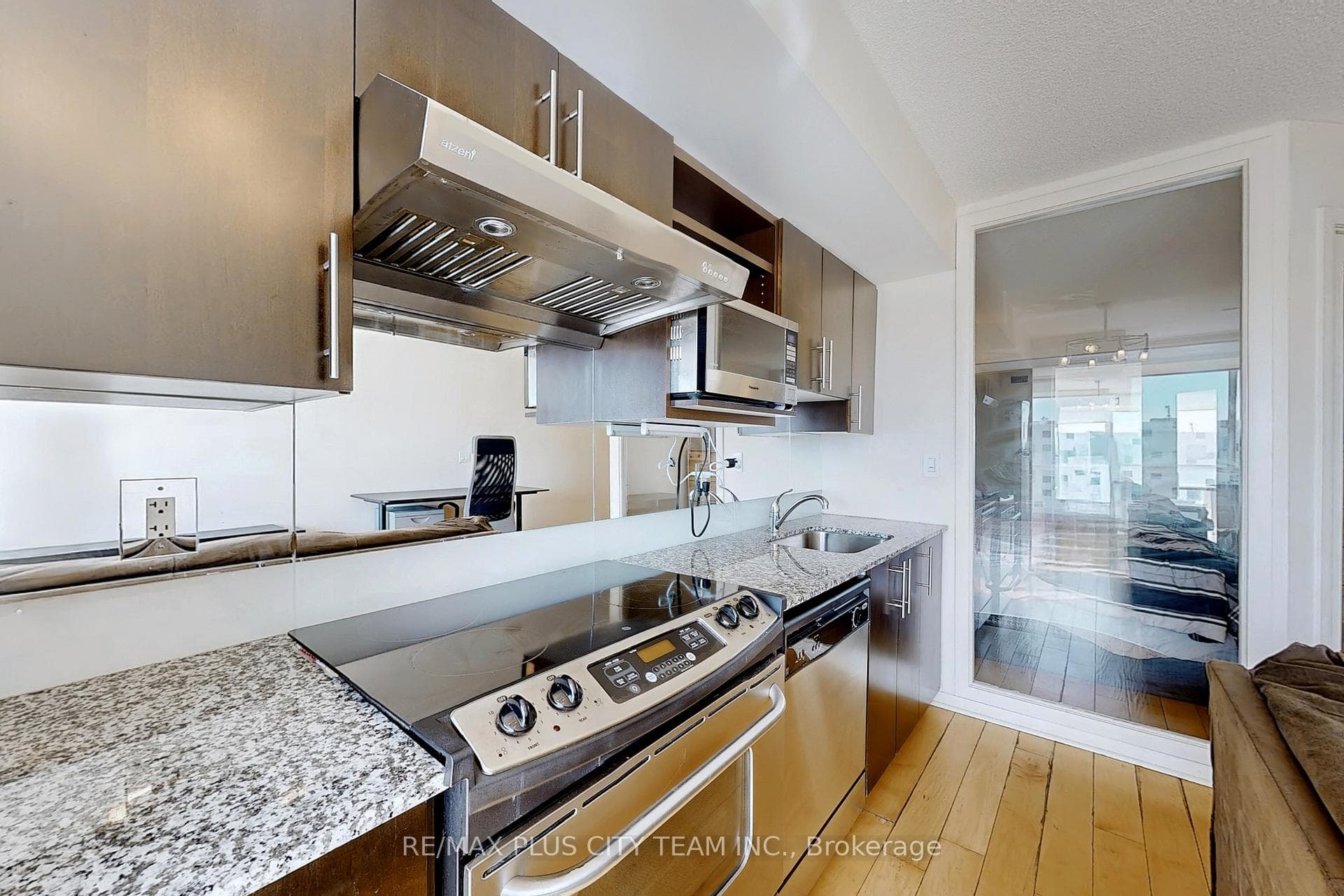 96 St Patrick Street Unit 1412 photo 8