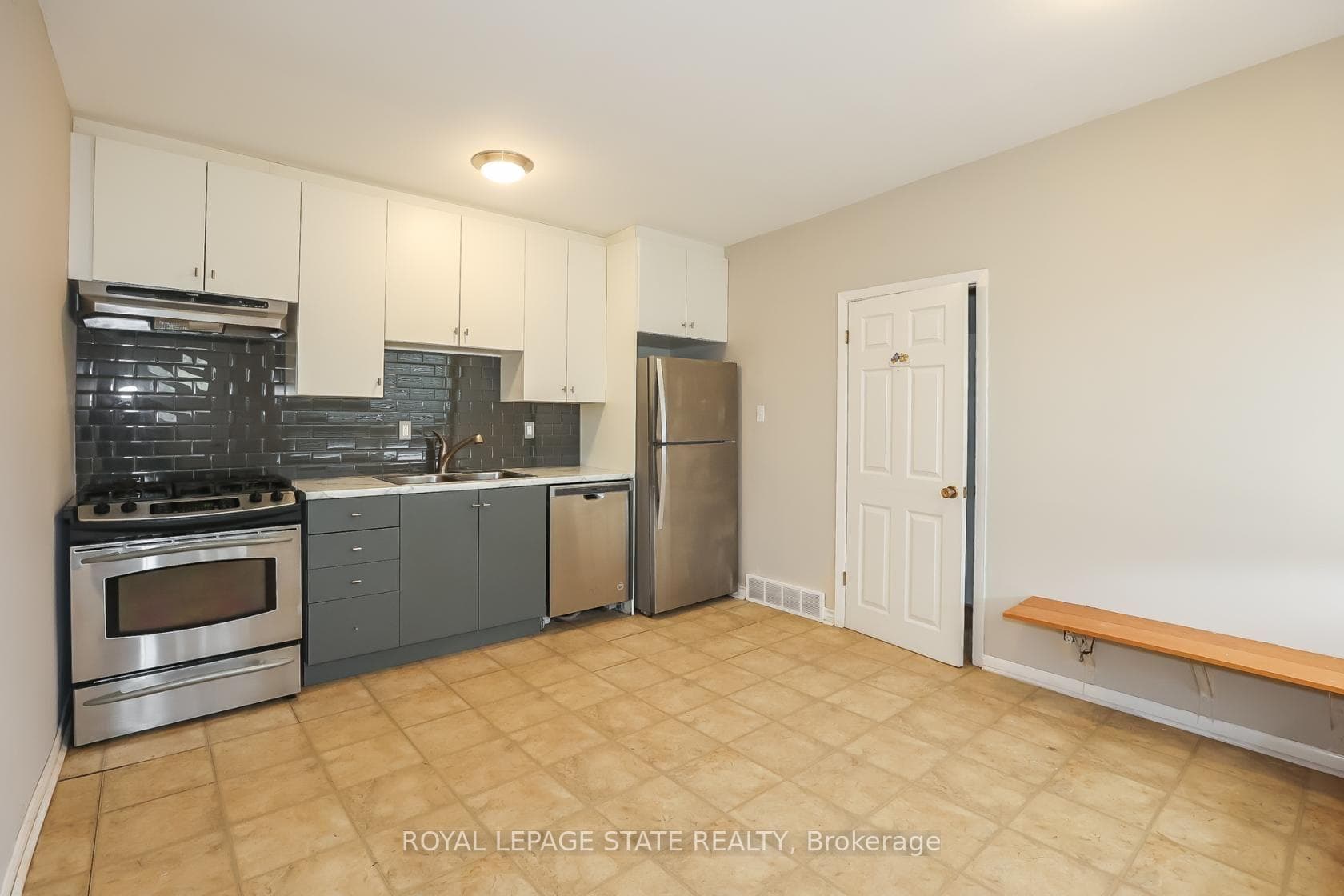 405 Bartlett Avenue Unit B photo 5