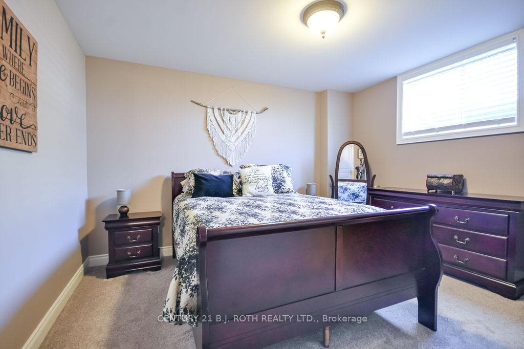 2 Roy Hickling Drive photo 39