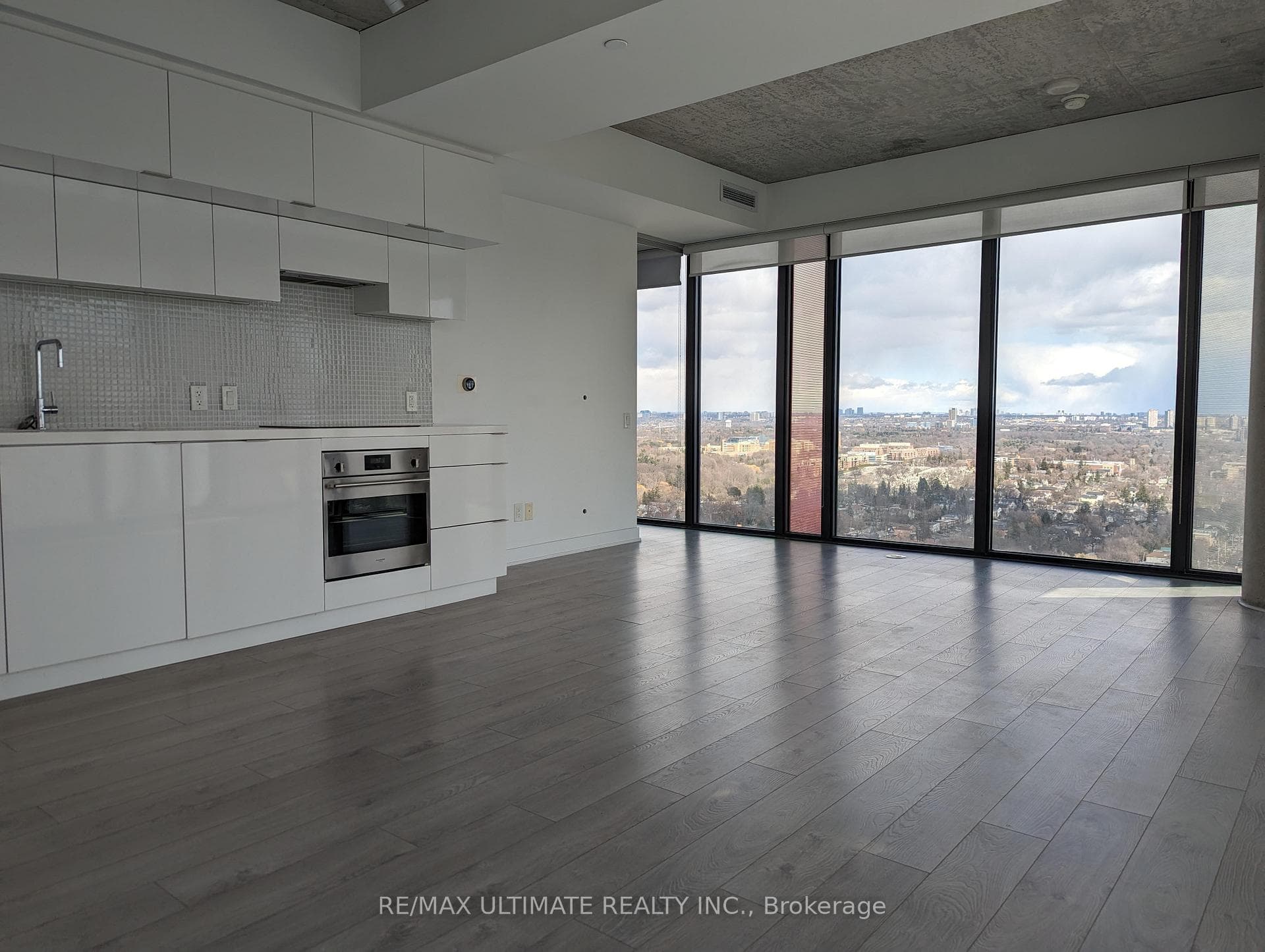 185 Roehampton Avenue Unit 2609 photo 8