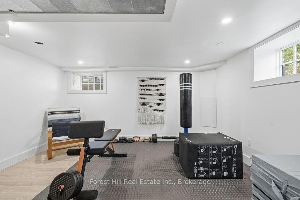 415 Wellington Street photo 22