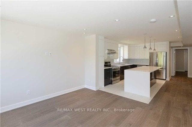 167 Quebec Avenue Unit 2nd Fl photo 4