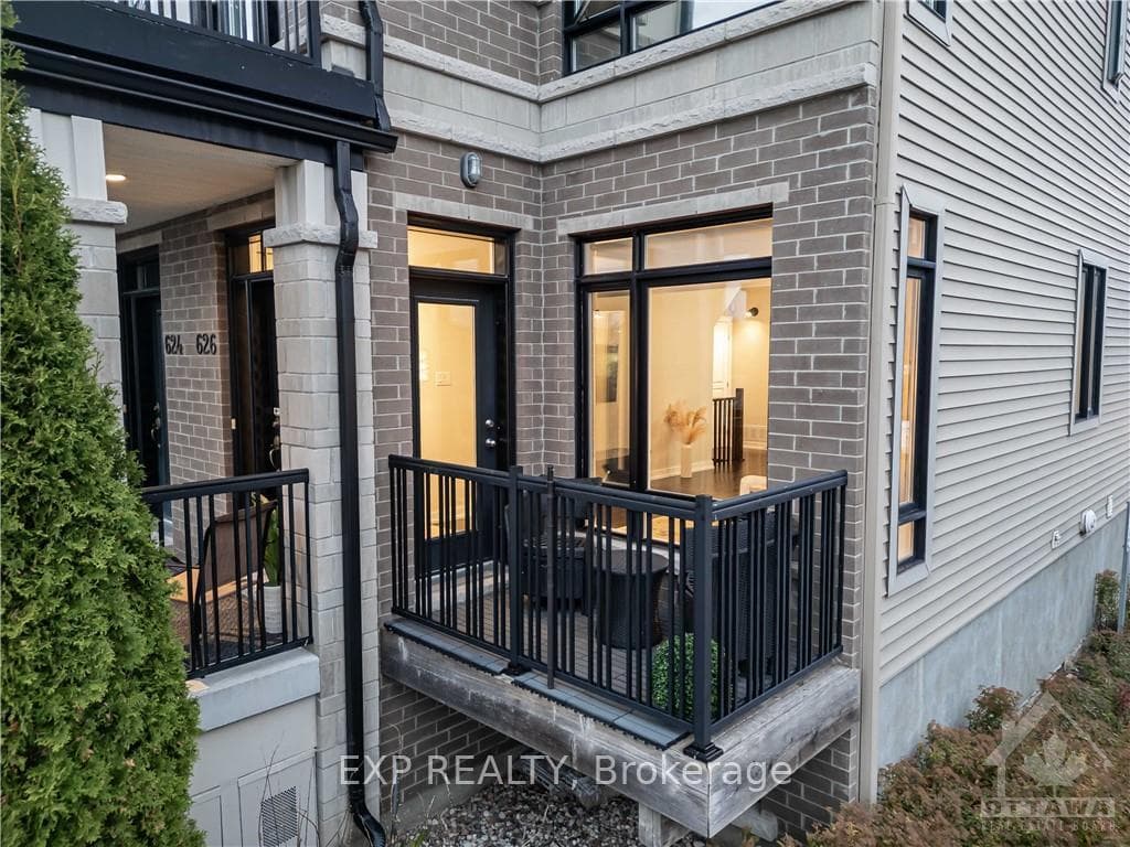 626 BRIAN GOOD Avenue Unit 14 photo 5