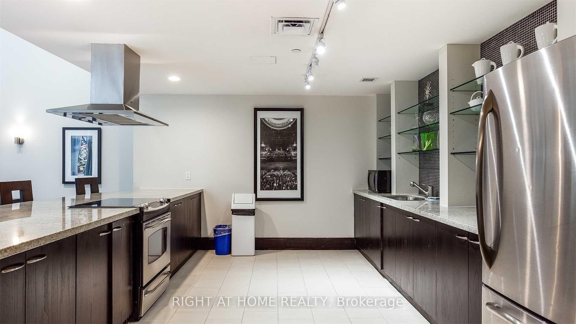 438 King Street Unit 1302 photo 10