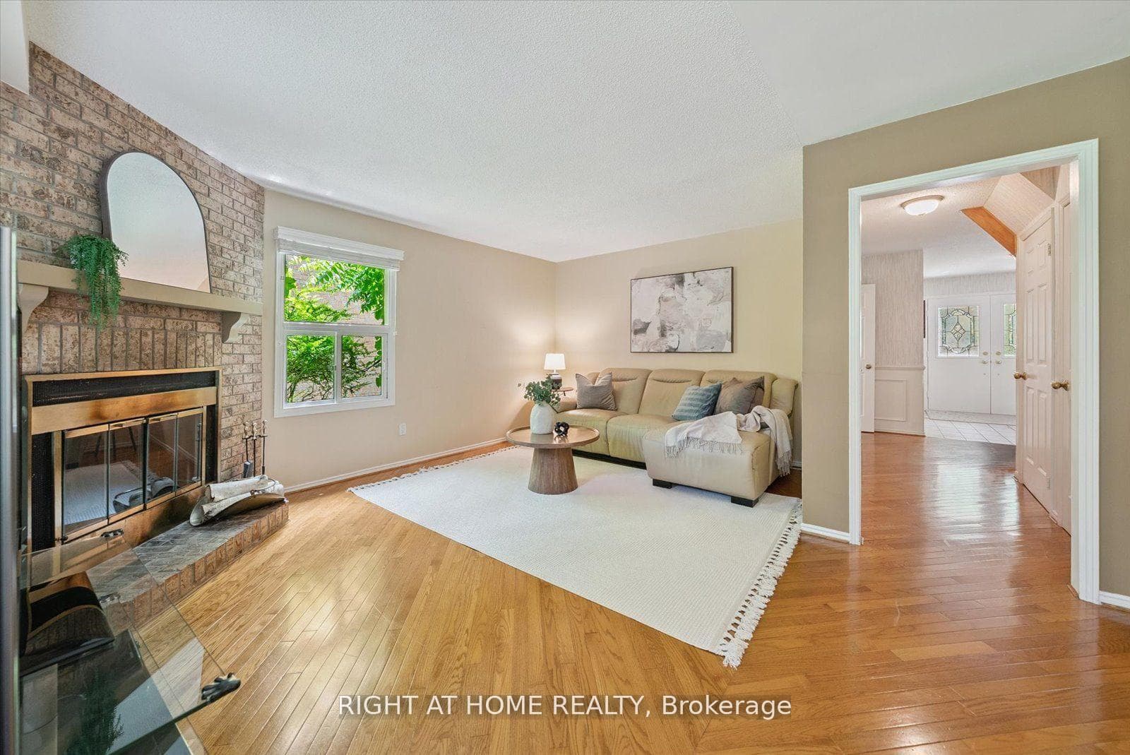 97 Topham Crescent photo 12