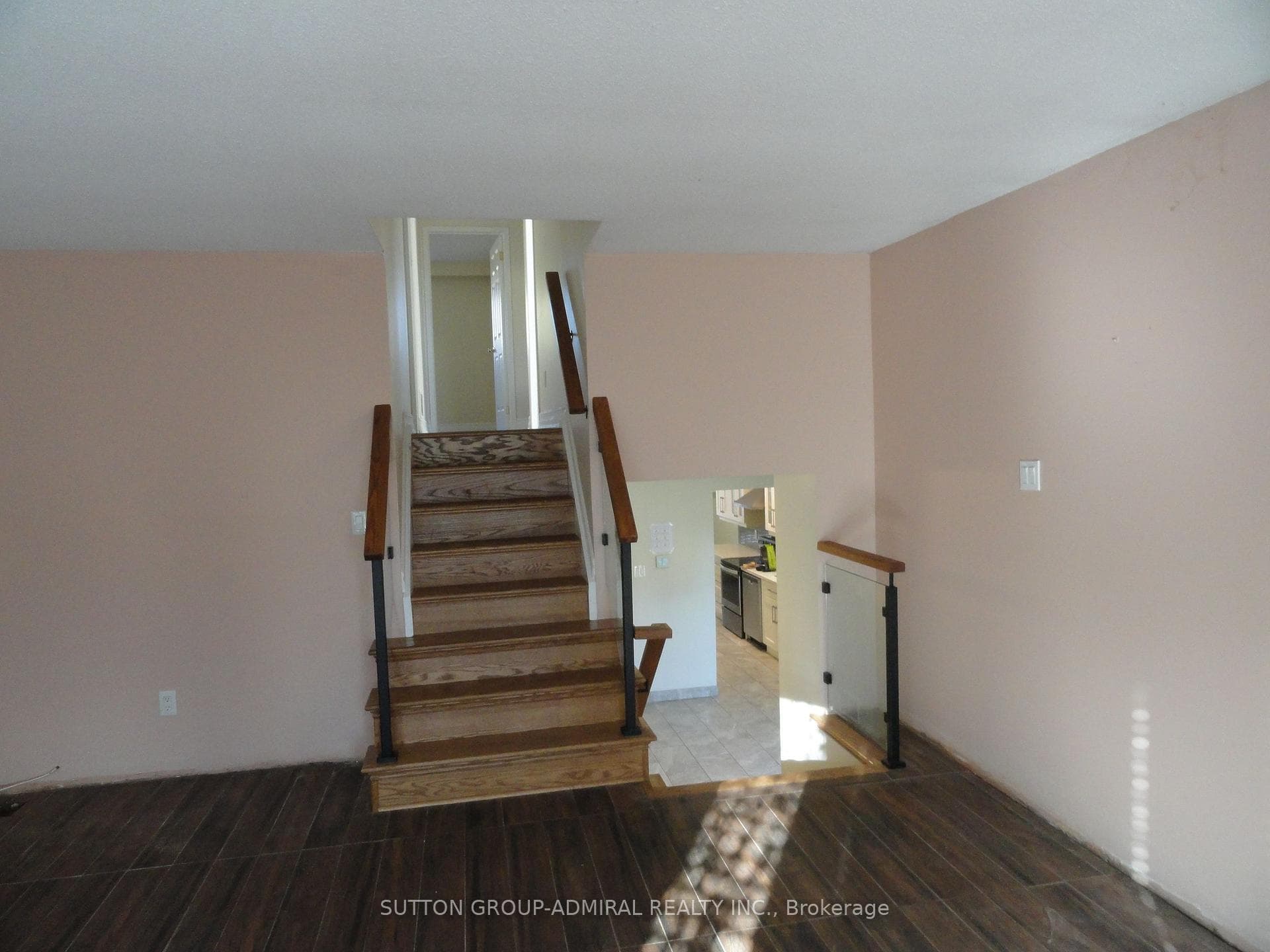 46 Lady Stewart Boulevard photo 13