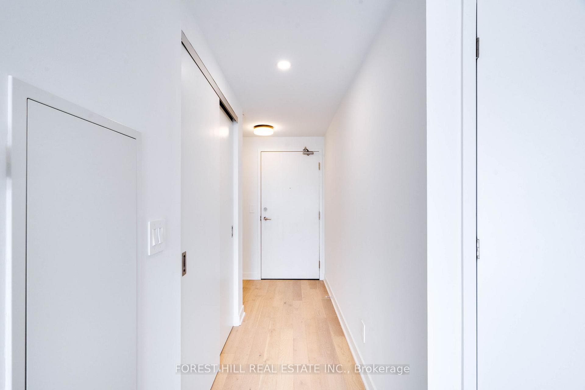 2720 Dundas Street Unit 401 photo 8