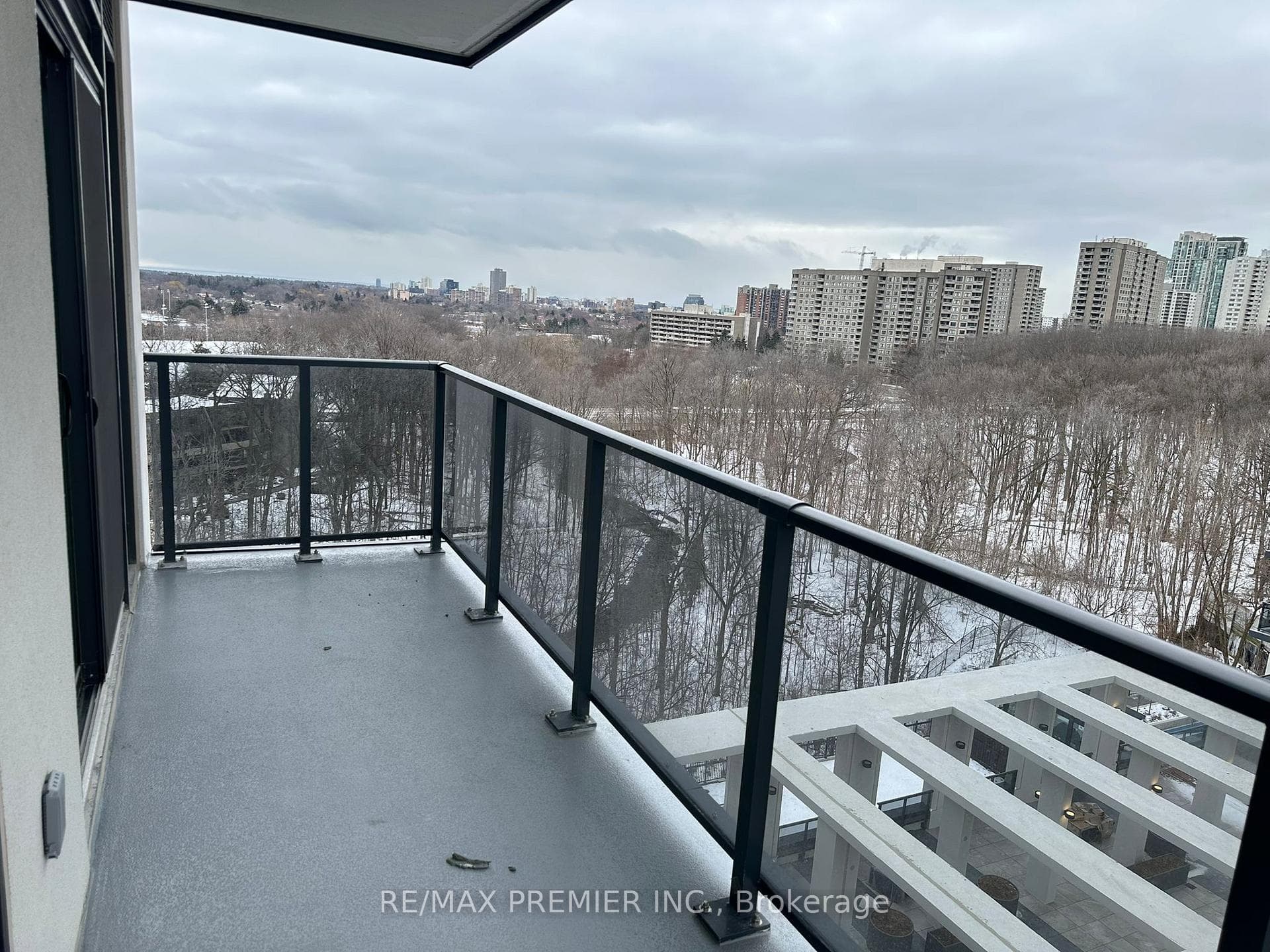 204 Burnhamthorpe Road Unit 803 photo 15