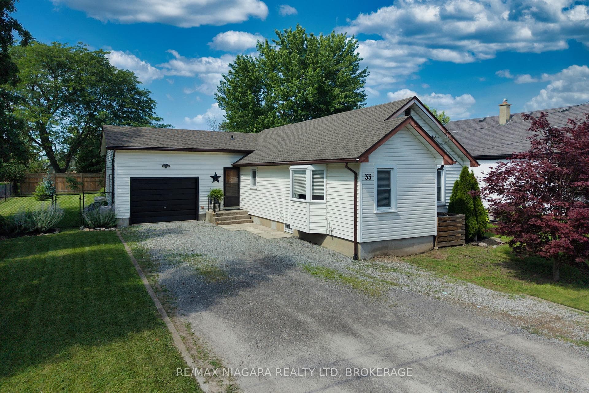 33 Bloomfield Avenue photo 1
