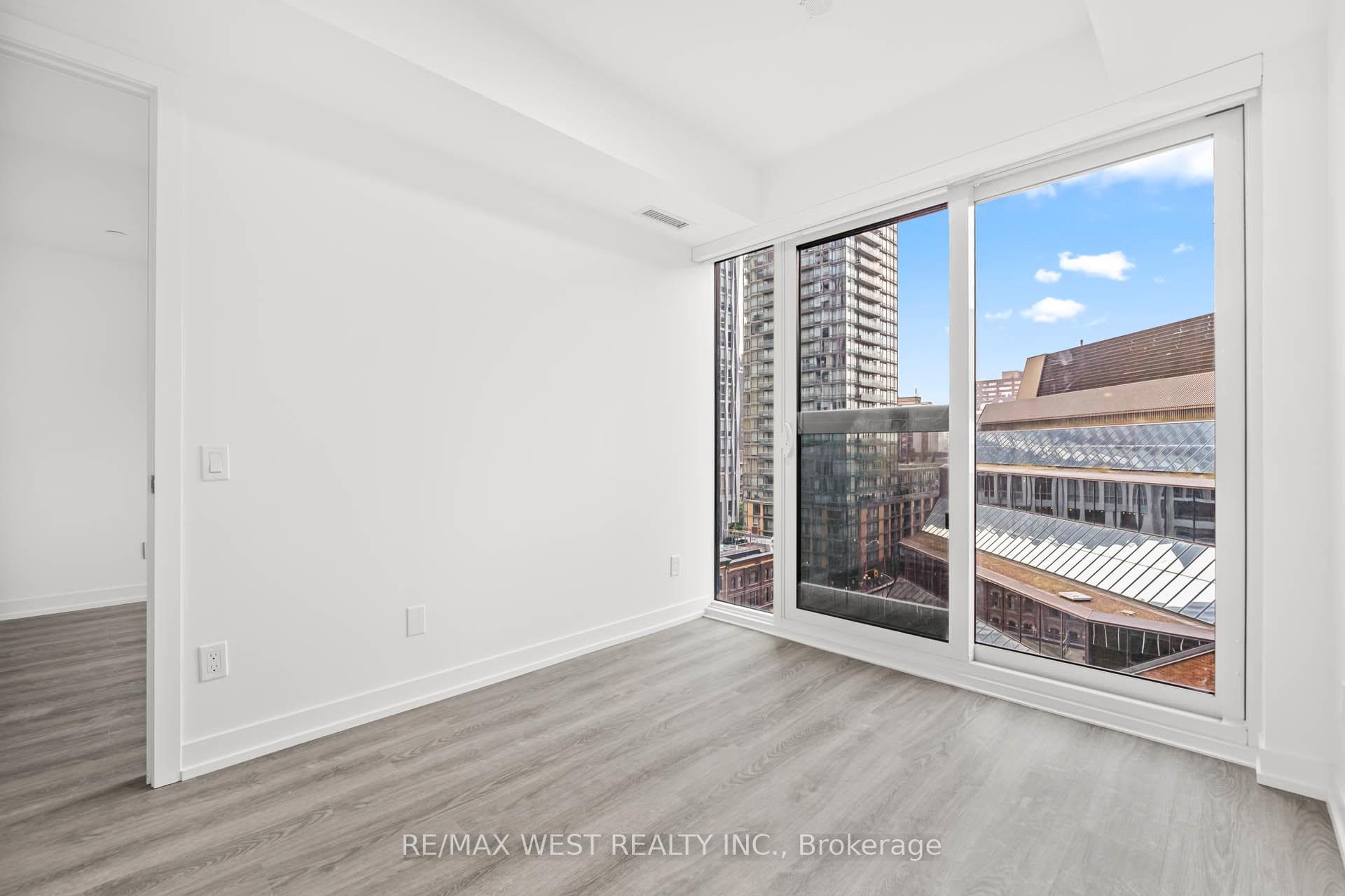 771 Yonge Street Unit 906 photo 12