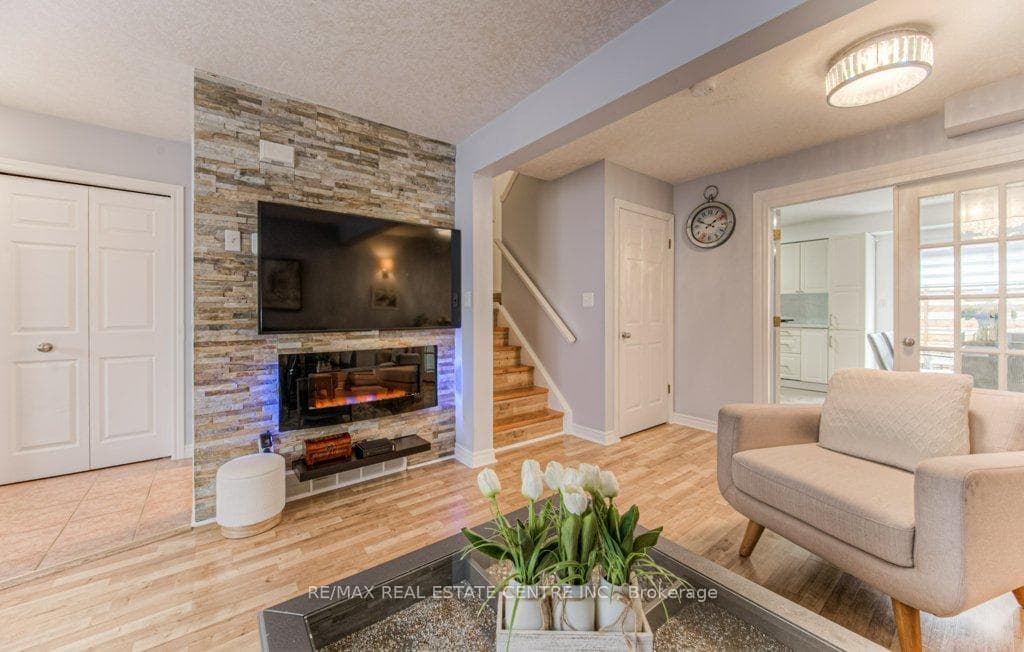 65 Ralgreen Crescent photo 7