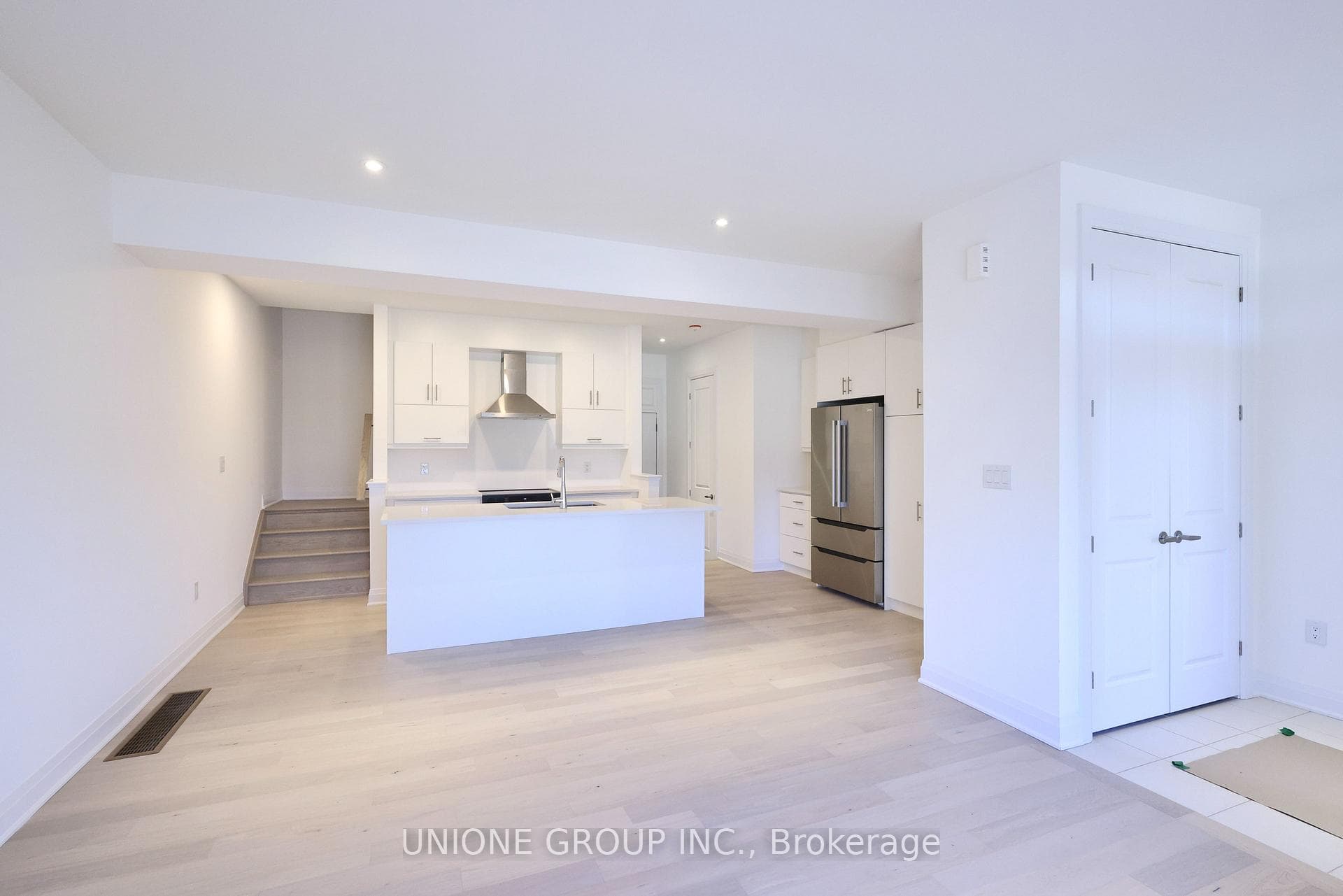 12 JACK BOWERBANK Boulevard photo 5