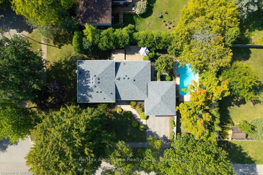 2069 THORNLEA Drive photo 3