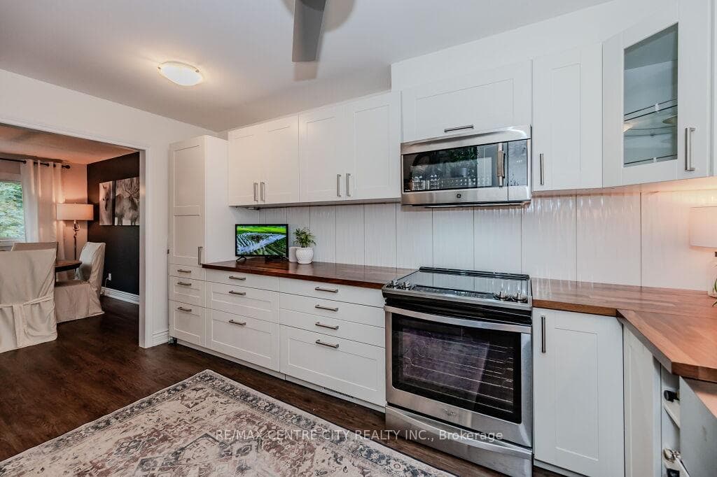 95 Pinemeadow Crescent photo 9