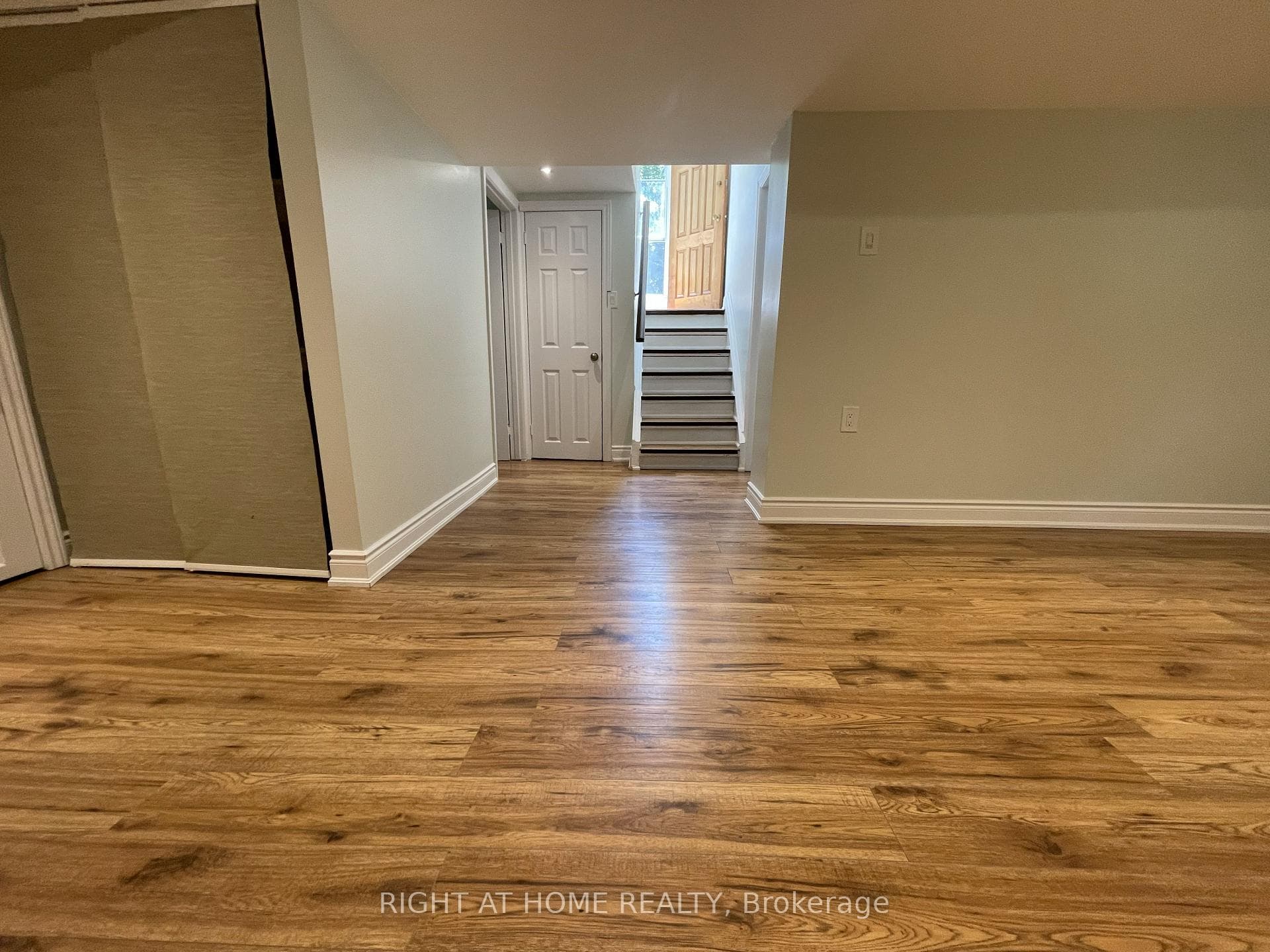 230 Martin Grove Road photo 18