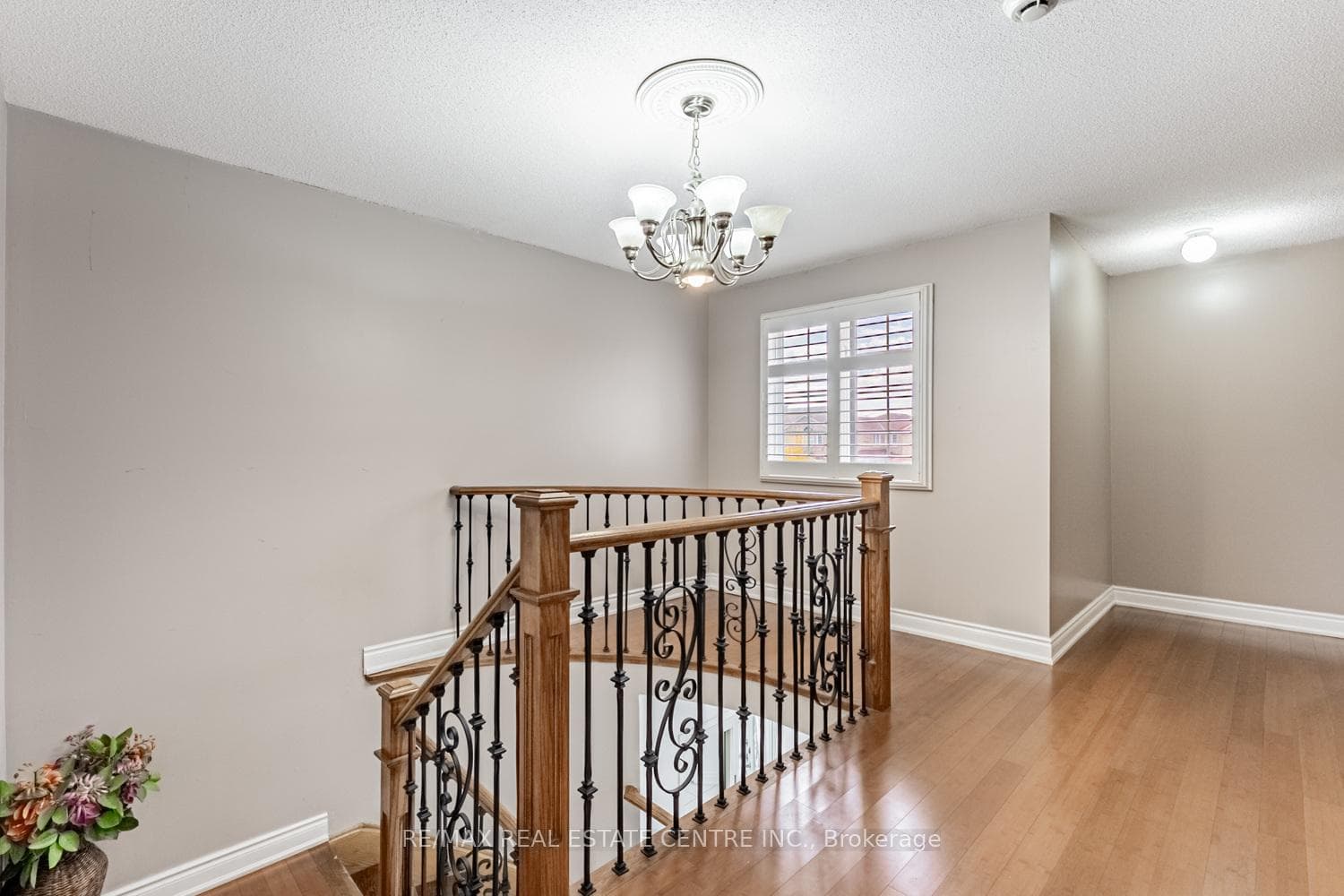 8 Mannel Crescent photo 22