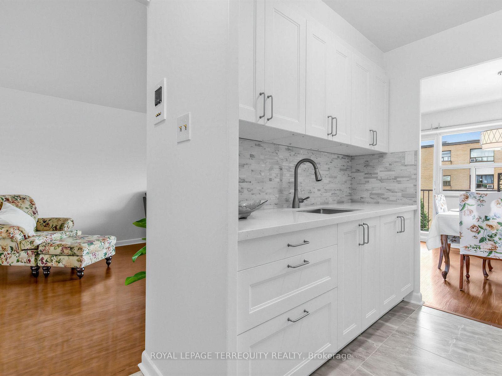 8 Kingsbridge Court Unit 404 photo 9