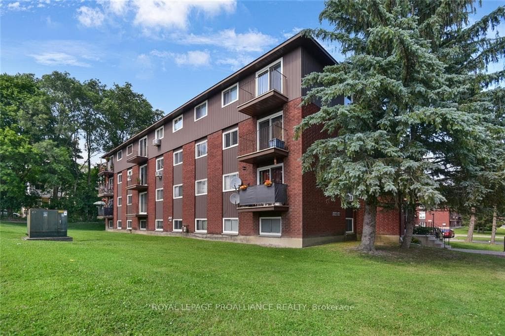 2 CHARLOTTE Place Unit 22 photo 21