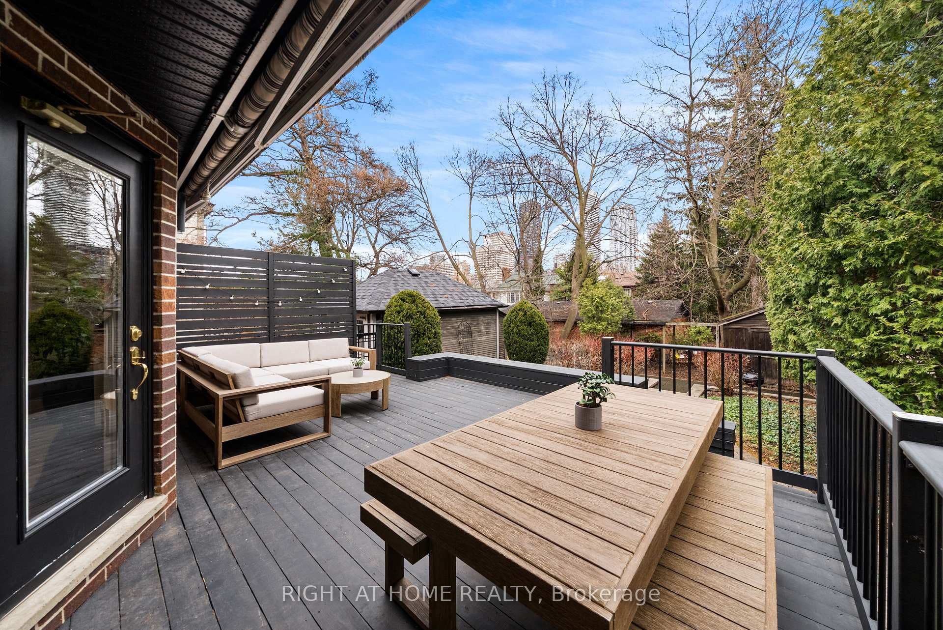 113 Eastbourne Avenue photo 37