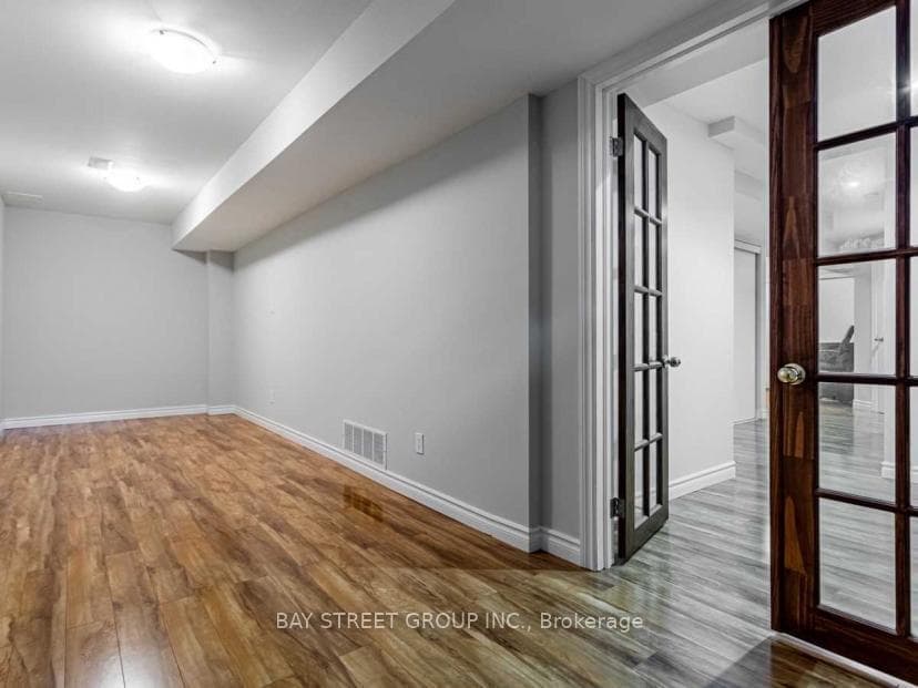 582 Lumsden Drive photo 25