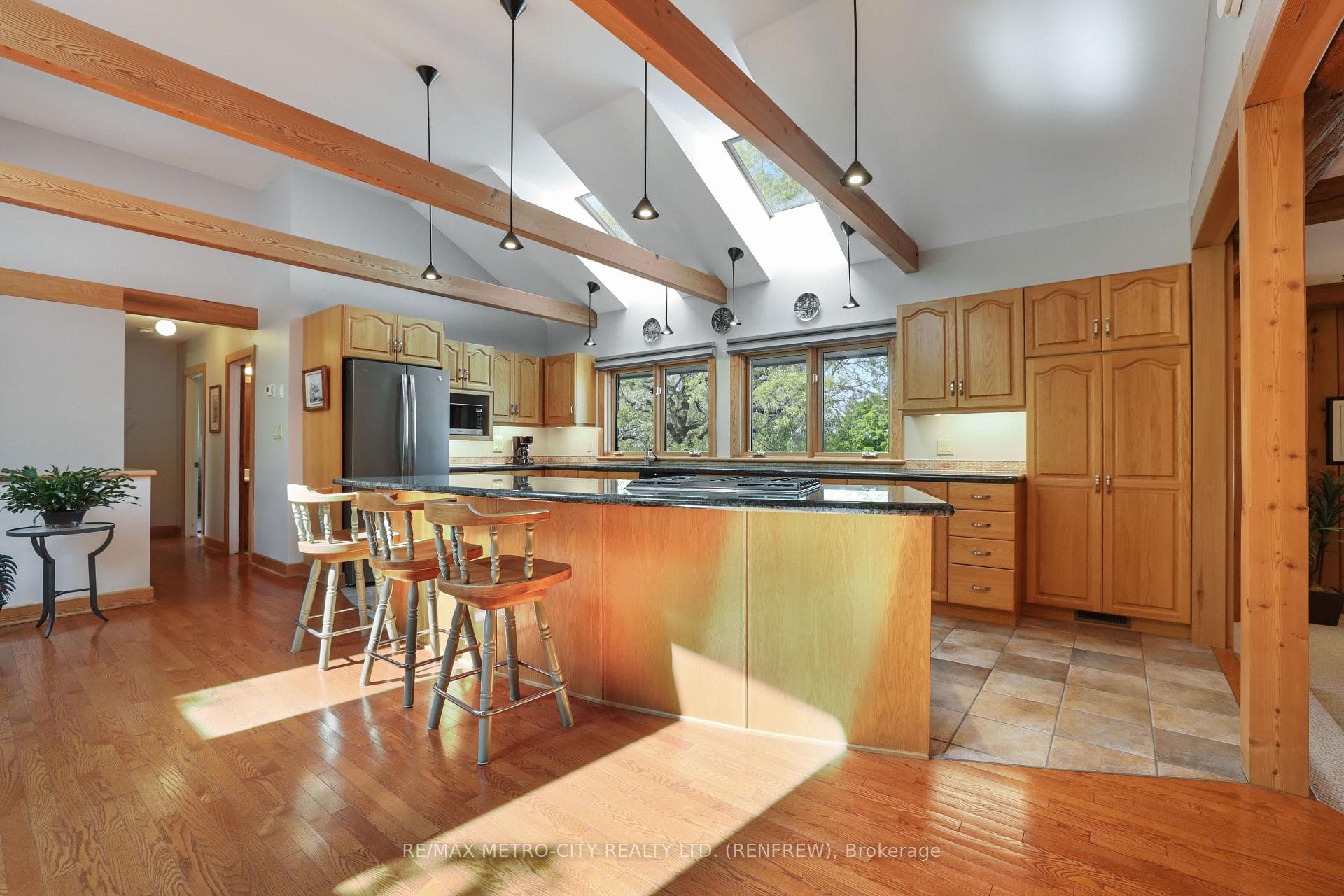74 ERINDALE Avenue photo 15