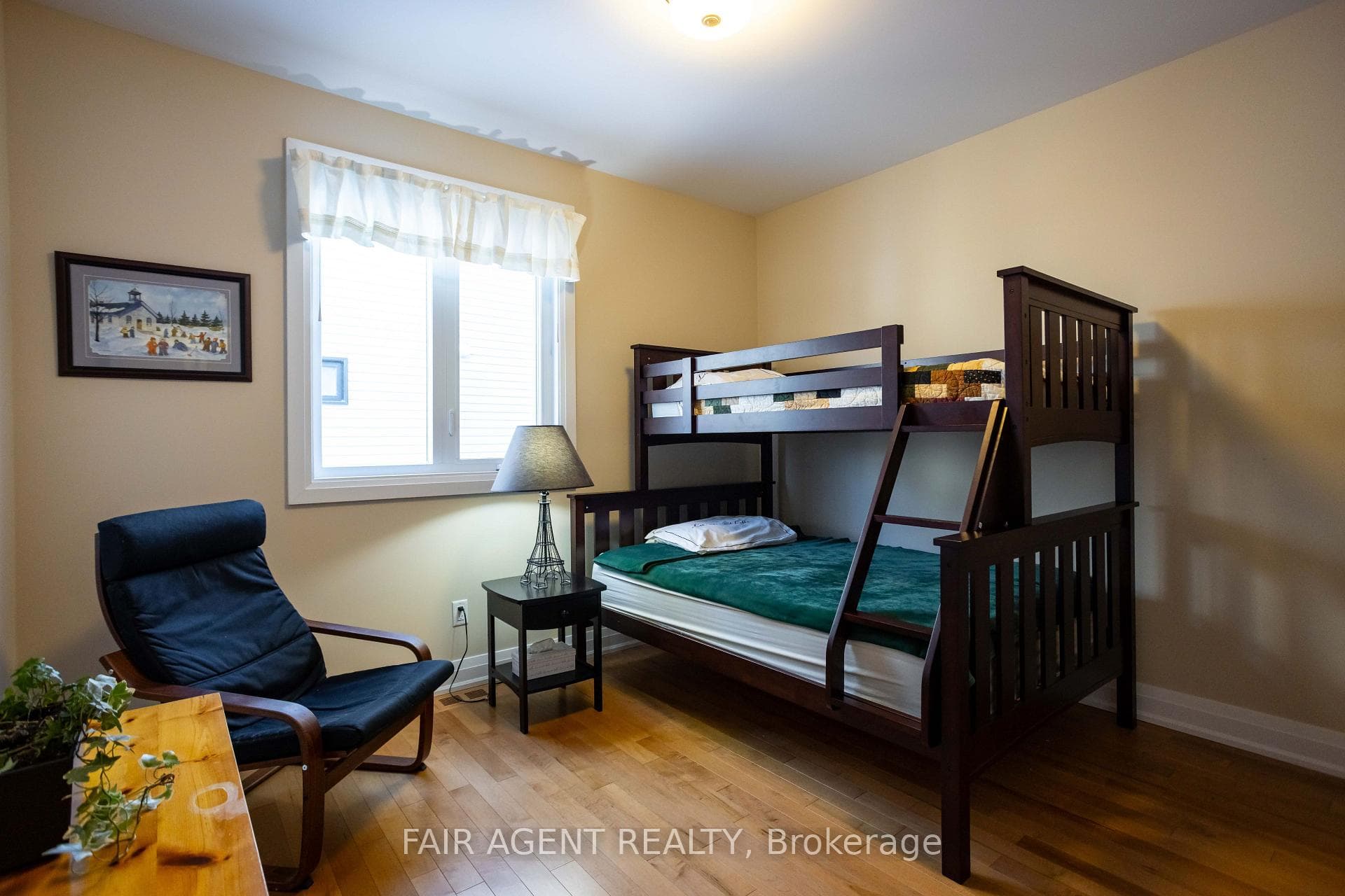 370 Dore Street photo 20