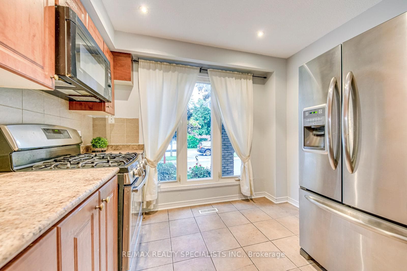48 Camberley Crescent photo 7